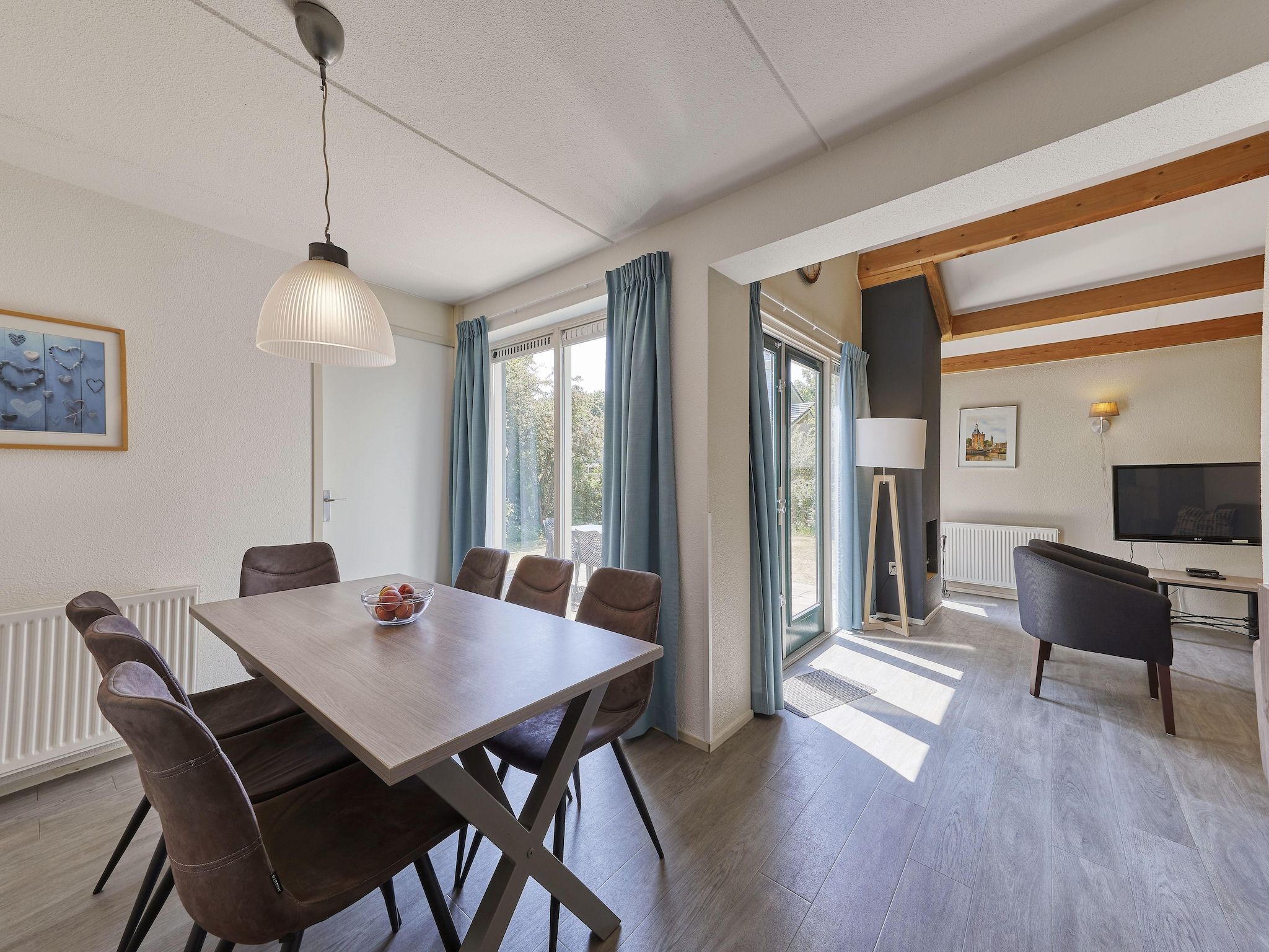 De woonkamer van Vakantiepark Kijkduin 6 in Den Haag