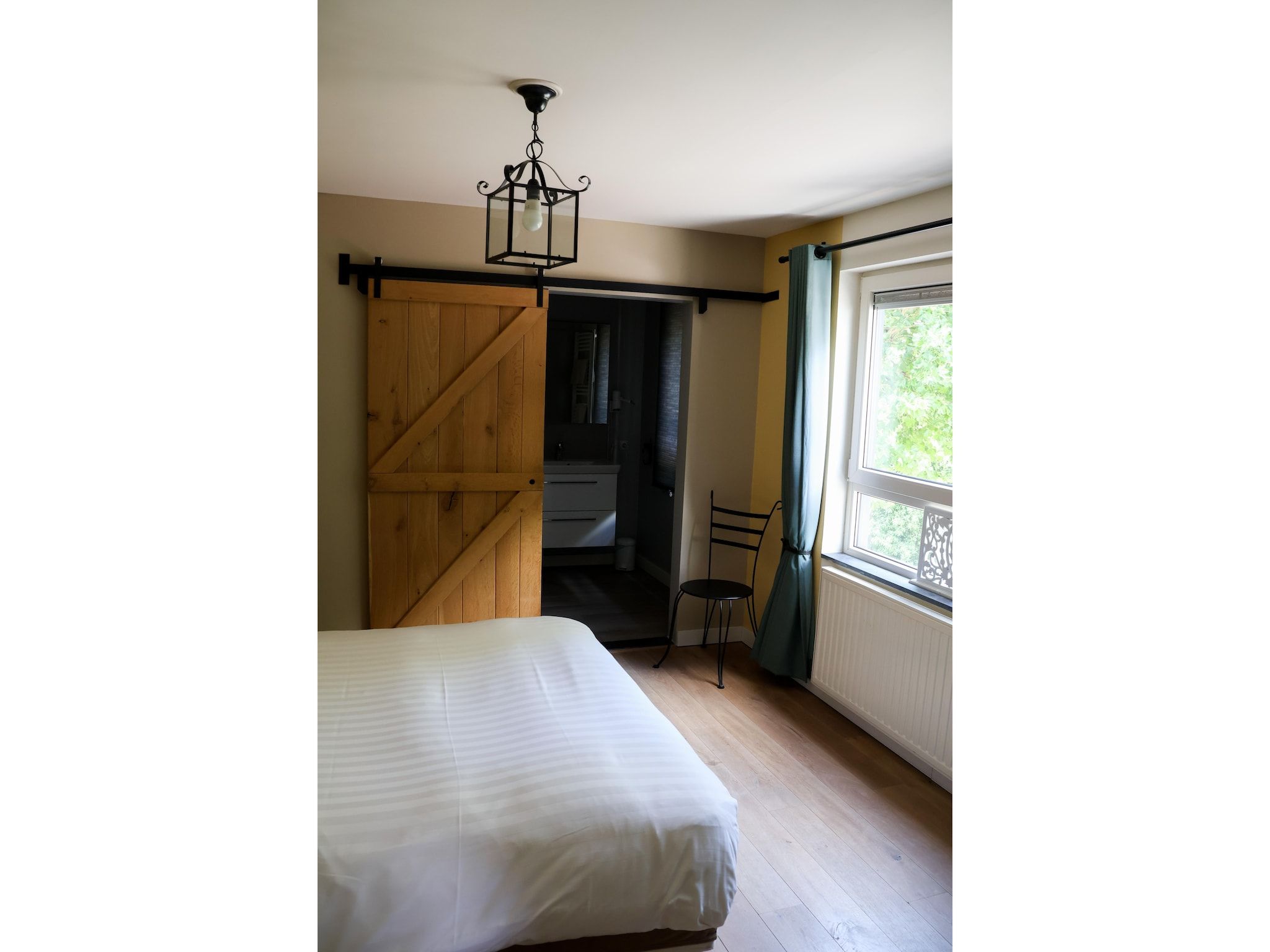 Een slaapkamer van Luxe appartement Nous - Begane grond in Valkenburg