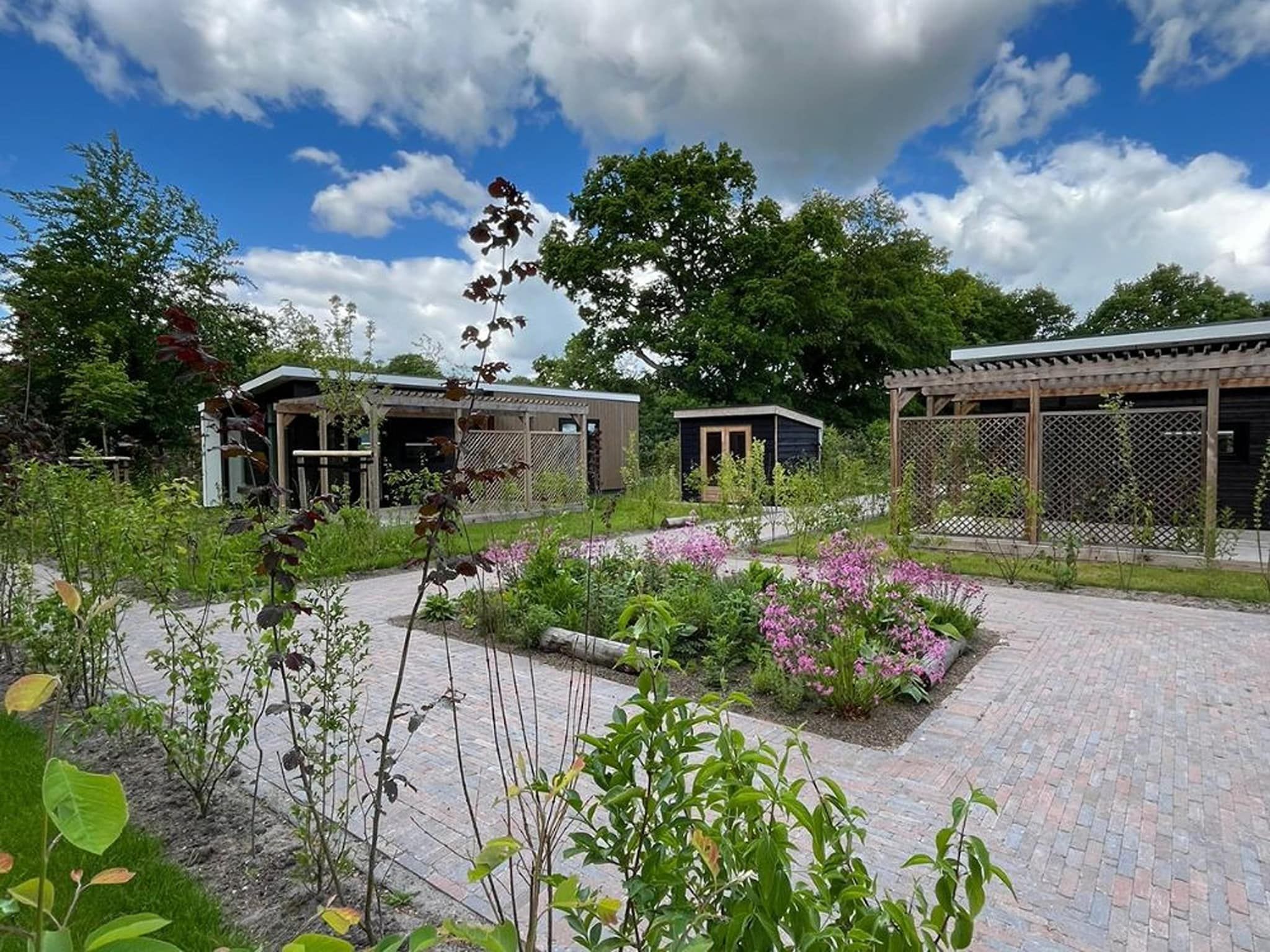 De buitenkant van Op'e Pleats in Sint Nicolaasga