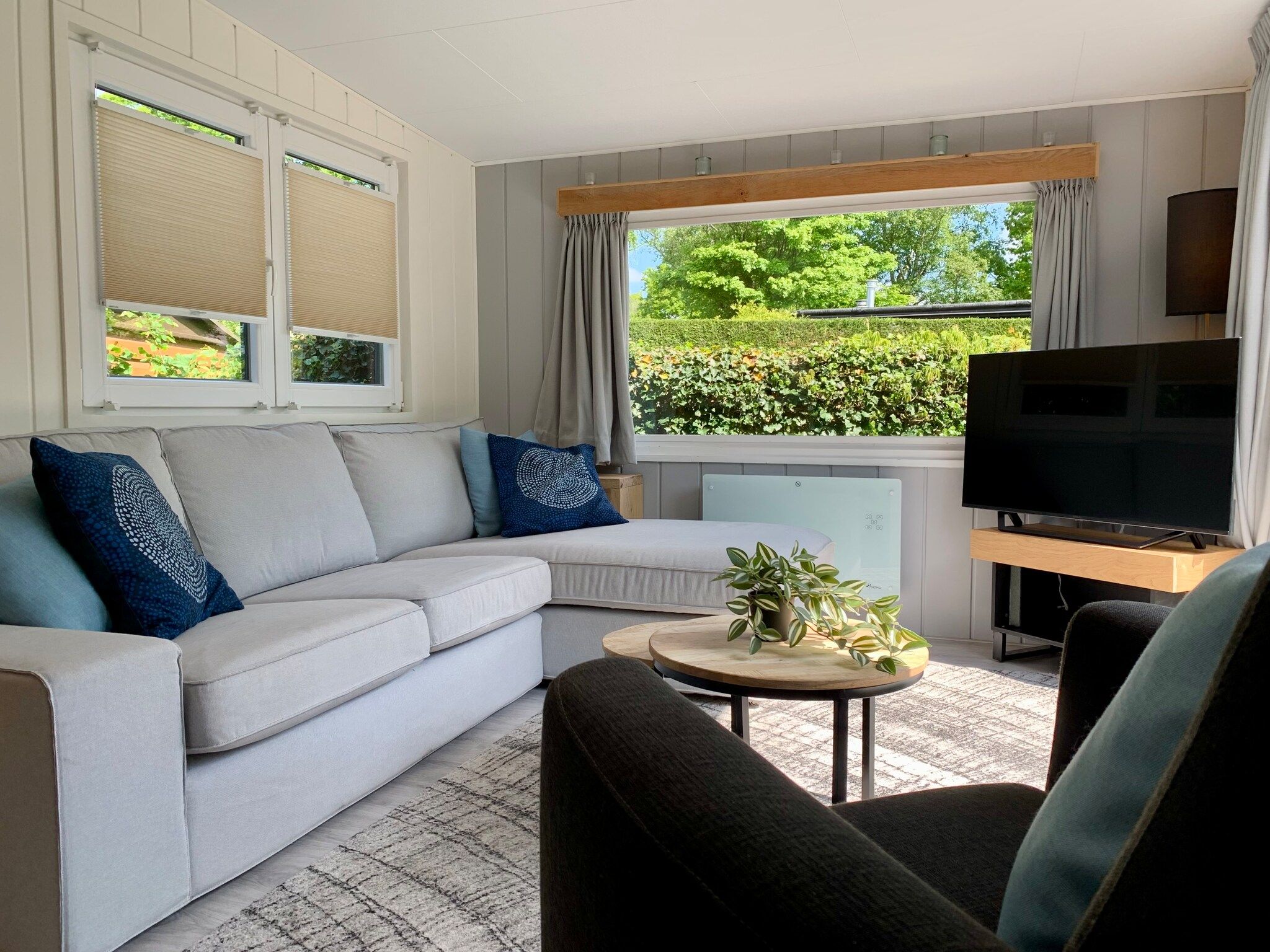 De woonkamer van Campanula 211 in Sint Maartenszee