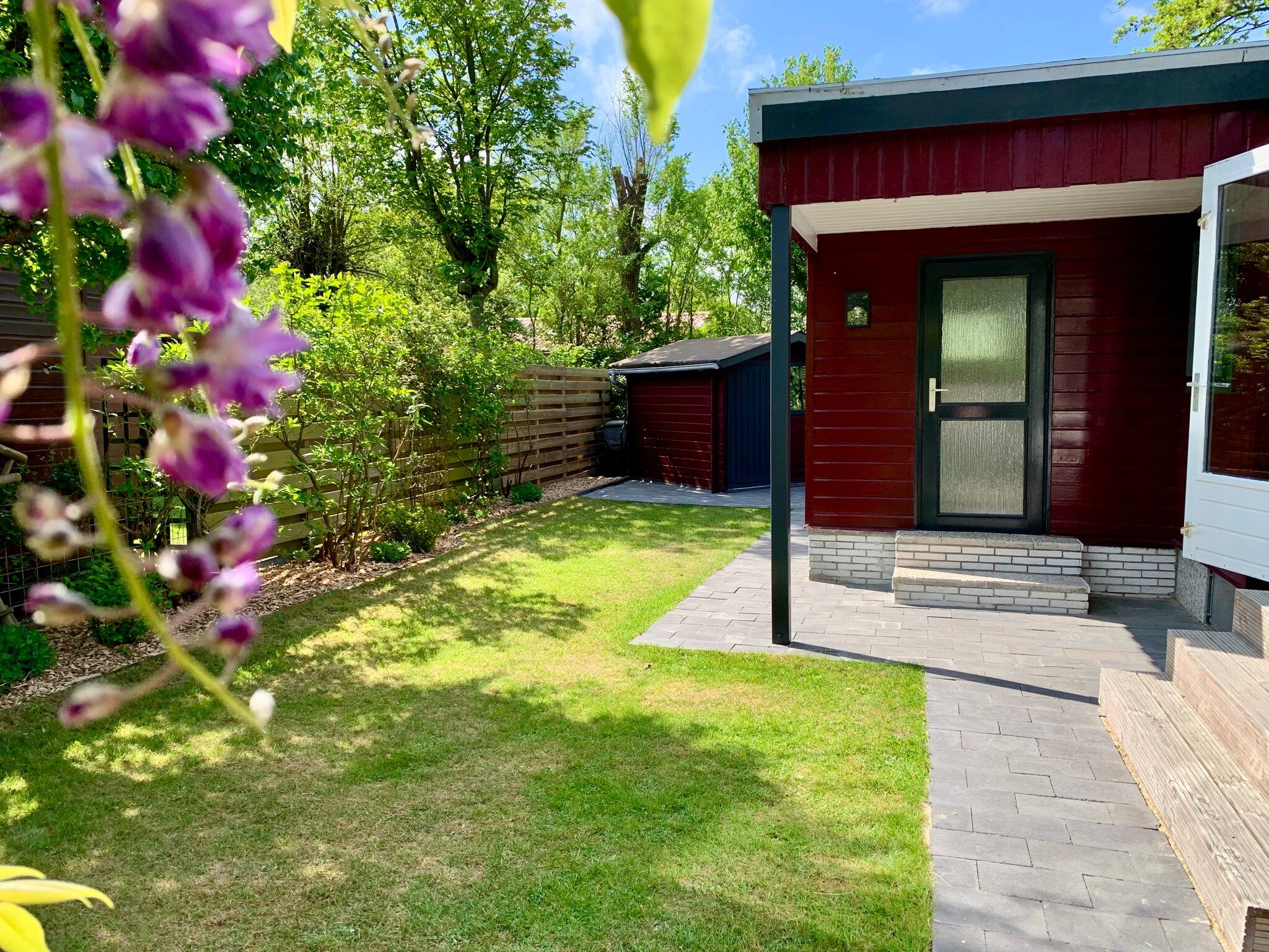 De tuin van Campanula 211 in Sint Maartenszee