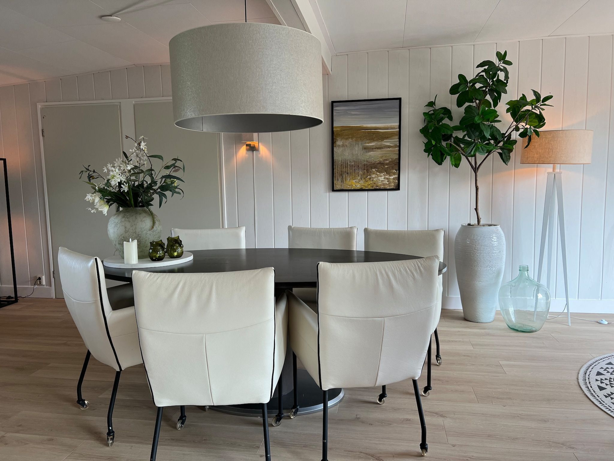 De eetkamer van Eureka 103 in Sint Maartensvlotbrug