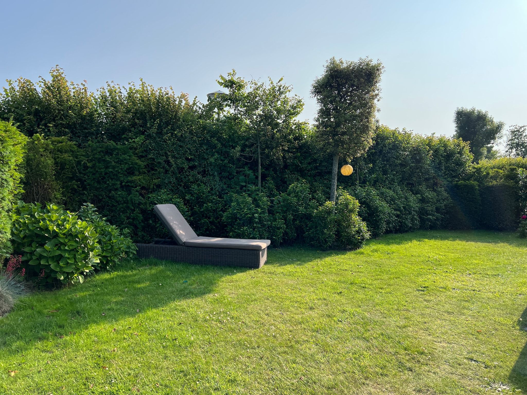 De tuin van Eureka 103 in Sint Maartensvlotbrug