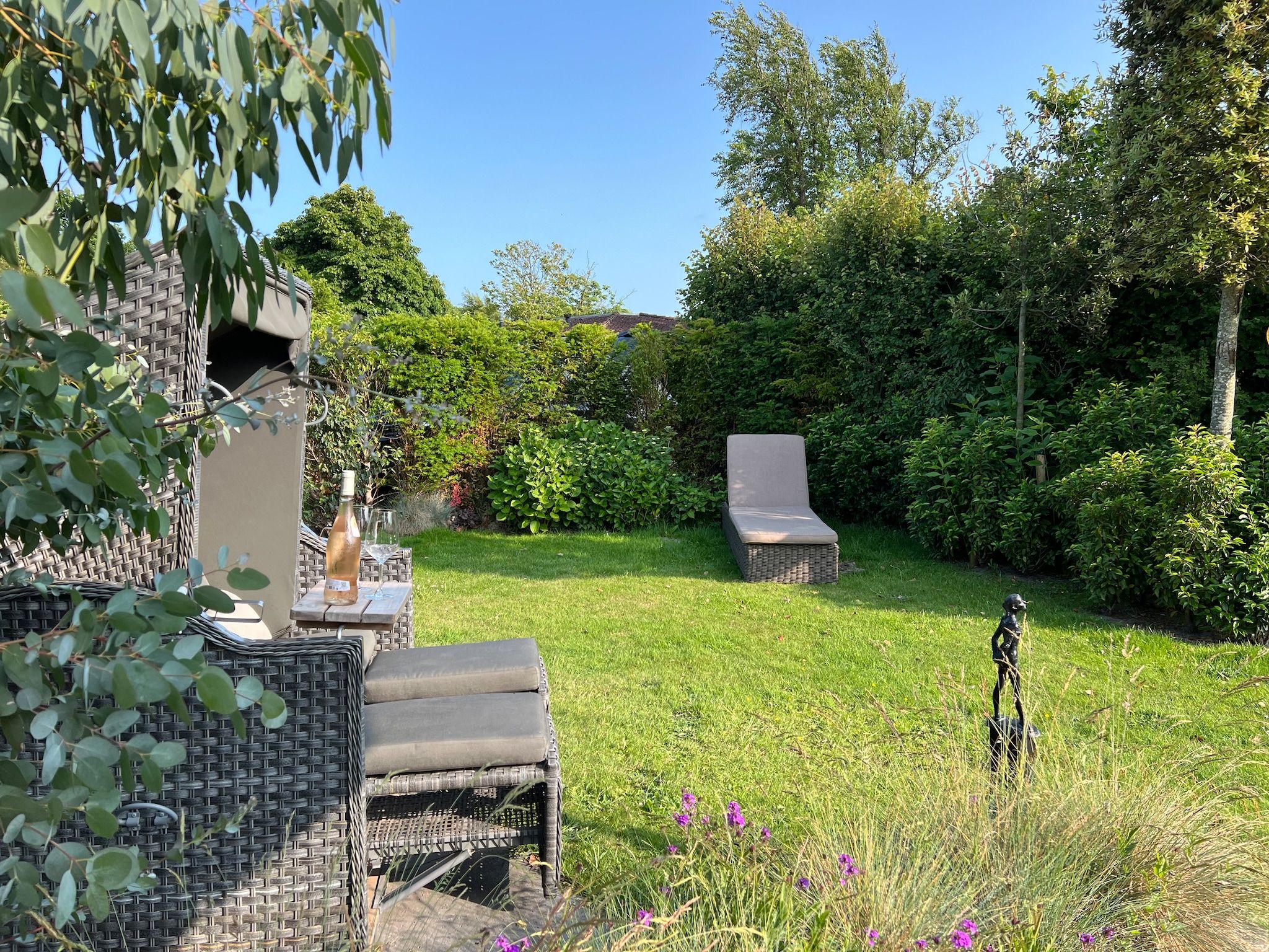 Het terras van Eureka 103 in Sint Maartensvlotbrug