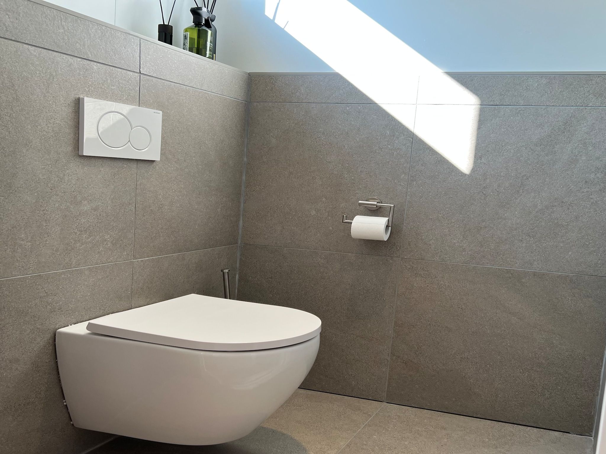 De badkamer van Eureka 103 in Sint Maartensvlotbrug