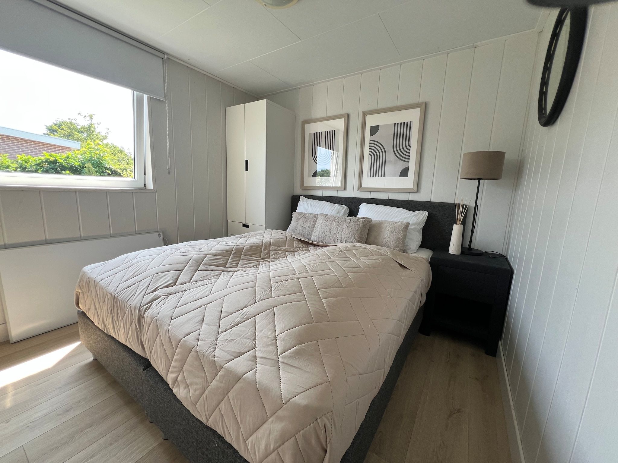 Een slaapkamer van Eureka 103 in Sint Maartensvlotbrug