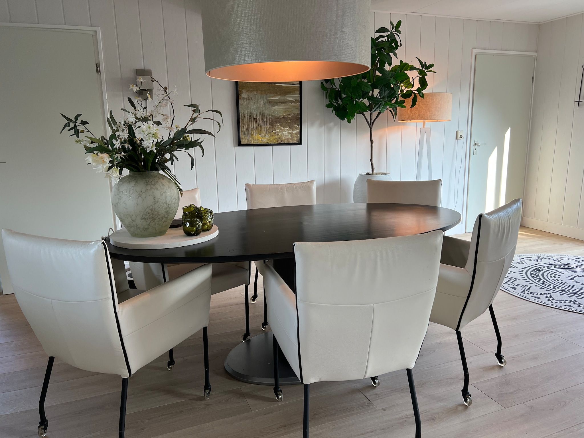 De eetkamer van Eureka 103 in Sint Maartensvlotbrug