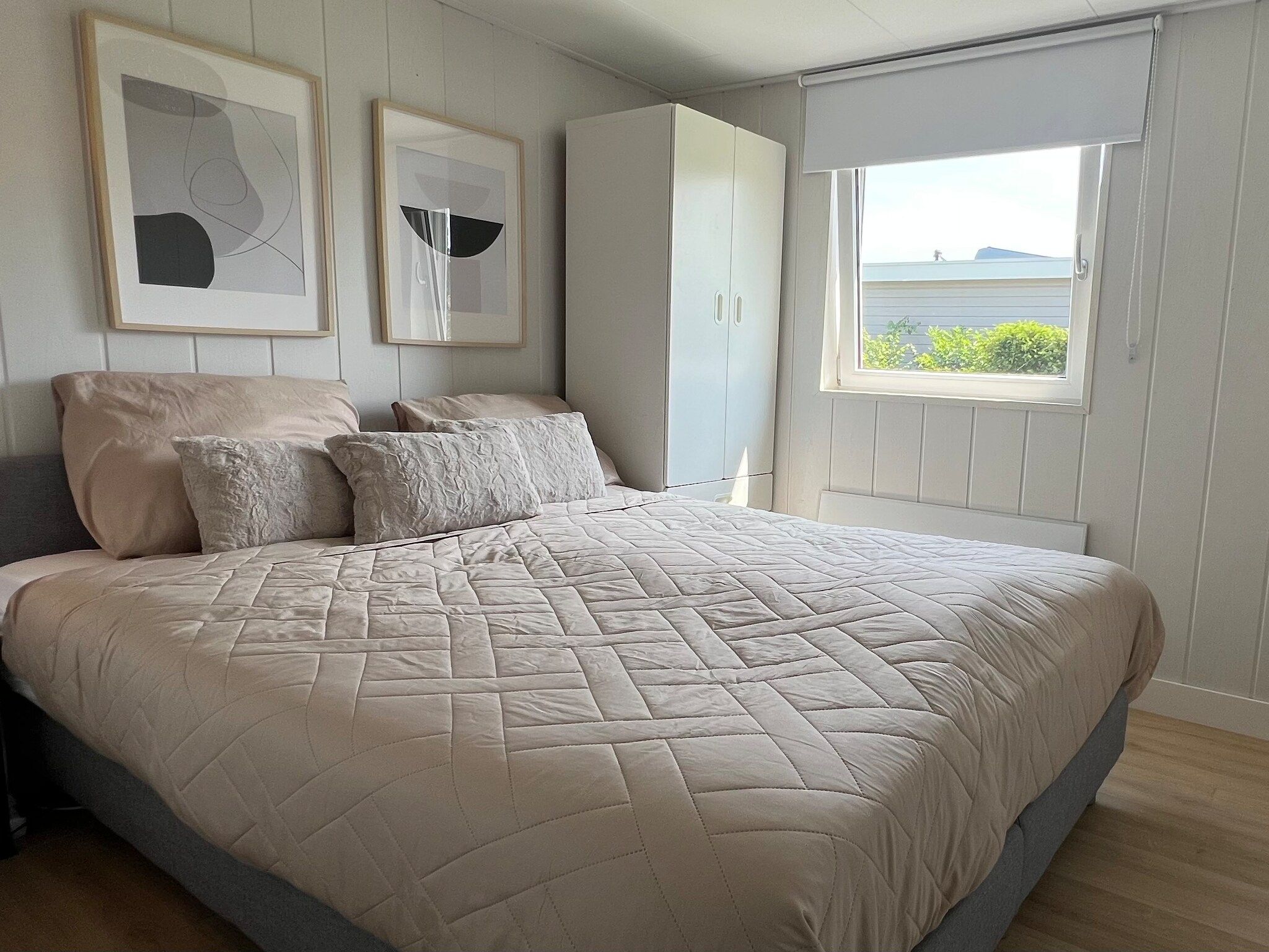 Een slaapkamer van Eureka 103 in Sint Maartensvlotbrug