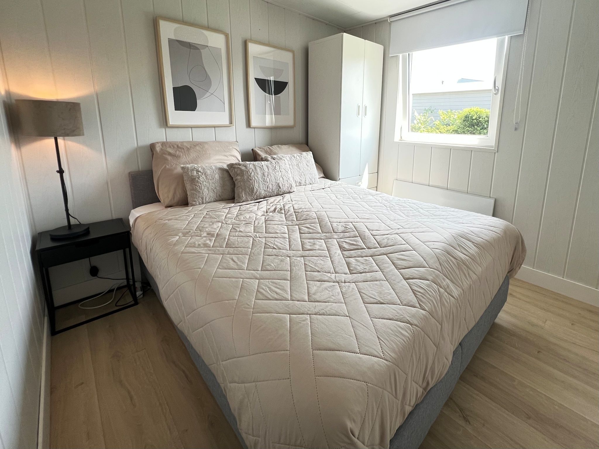 Een slaapkamer van Eureka 103 in Sint Maartensvlotbrug