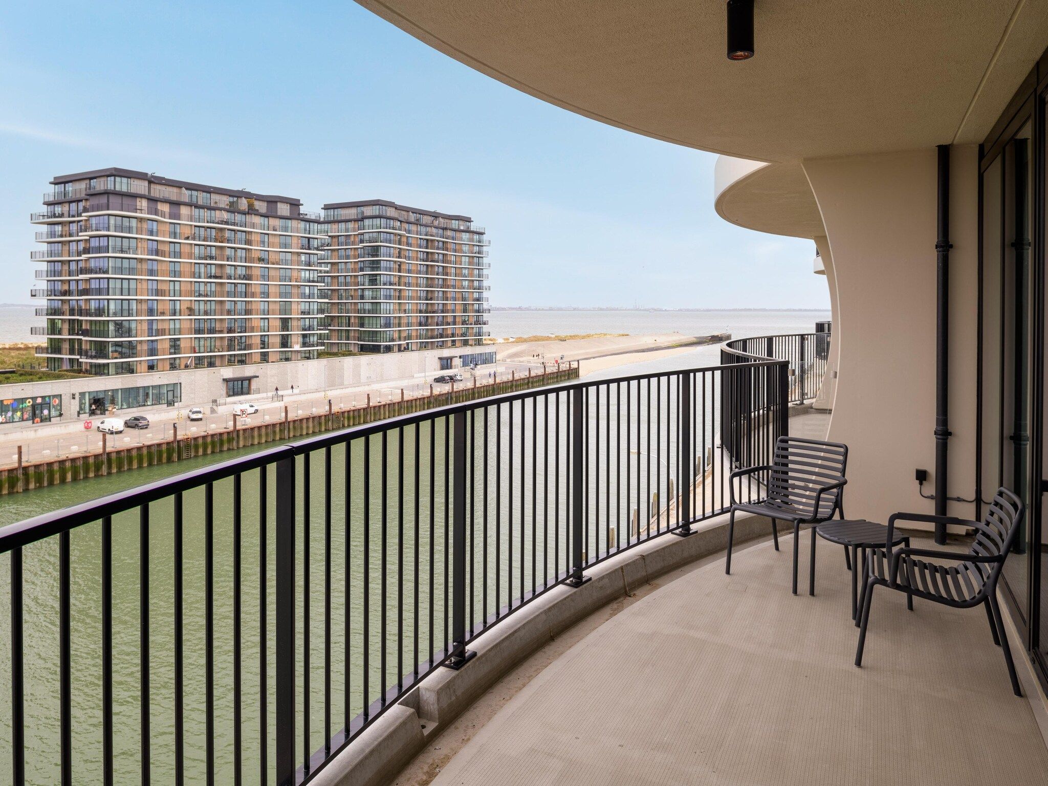 Het terras van Breskens Apartments & Penthouses 17 in Breskens