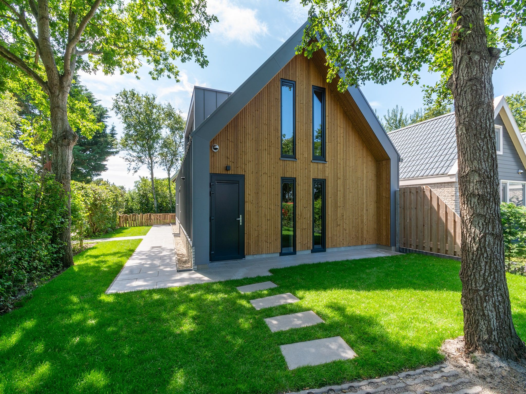 De buitenkant van Belkmer Beachhouse in Sint Maartenszee