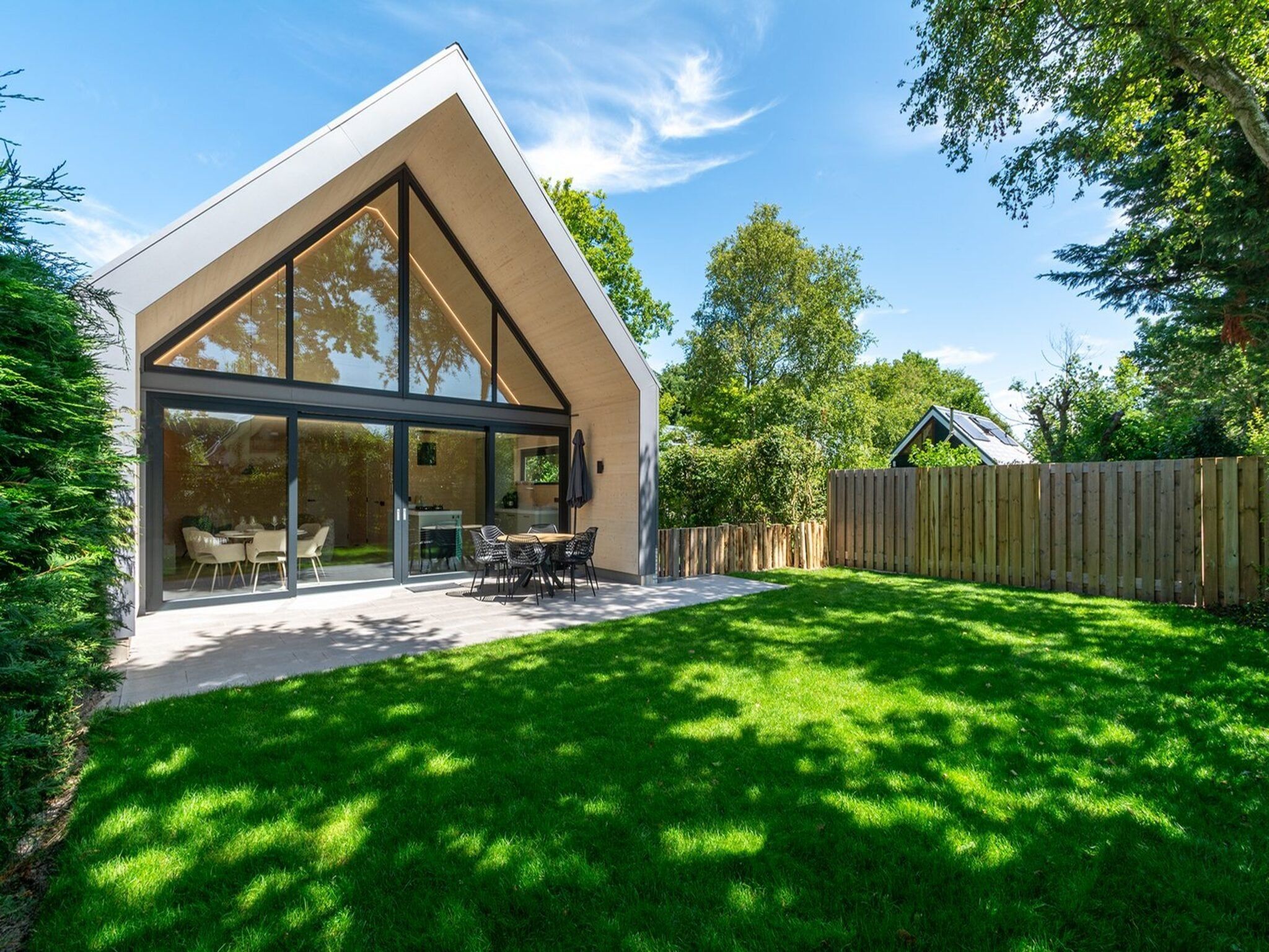De buitenkant van Belkmer Beachhouse in Sint Maartenszee