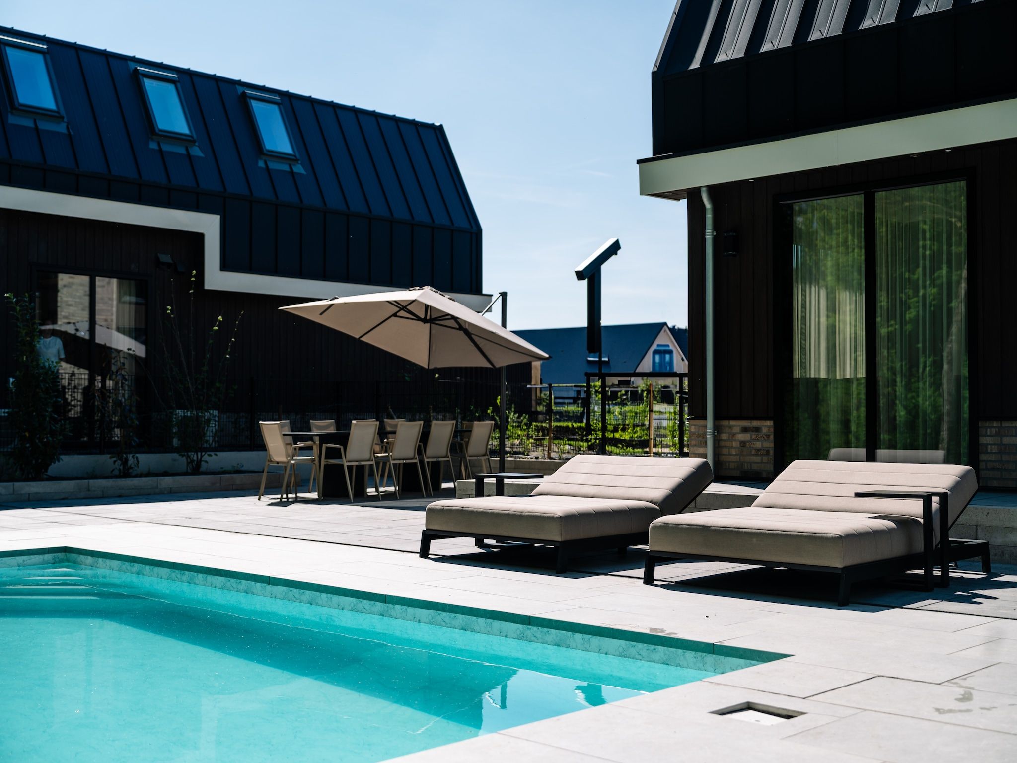 Het terras van Villa Watergloed | 10 personen in Waarland