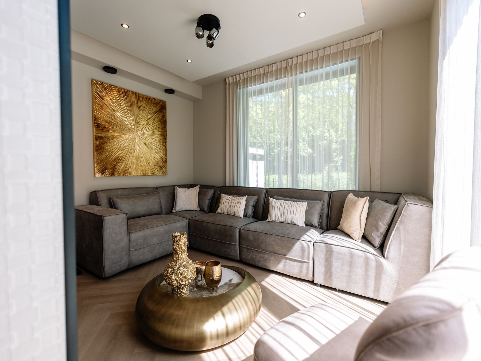 De woonkamer van Villa Watergloed | 10 personen in Waarland