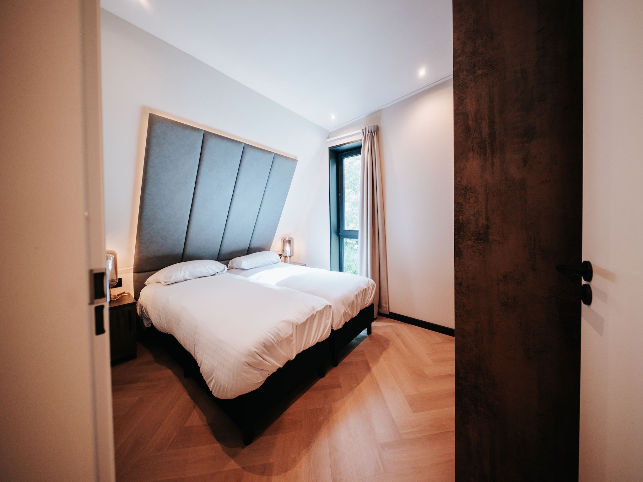 Een slaapkamer van Villa Watergloed | 16 personen in Waarland