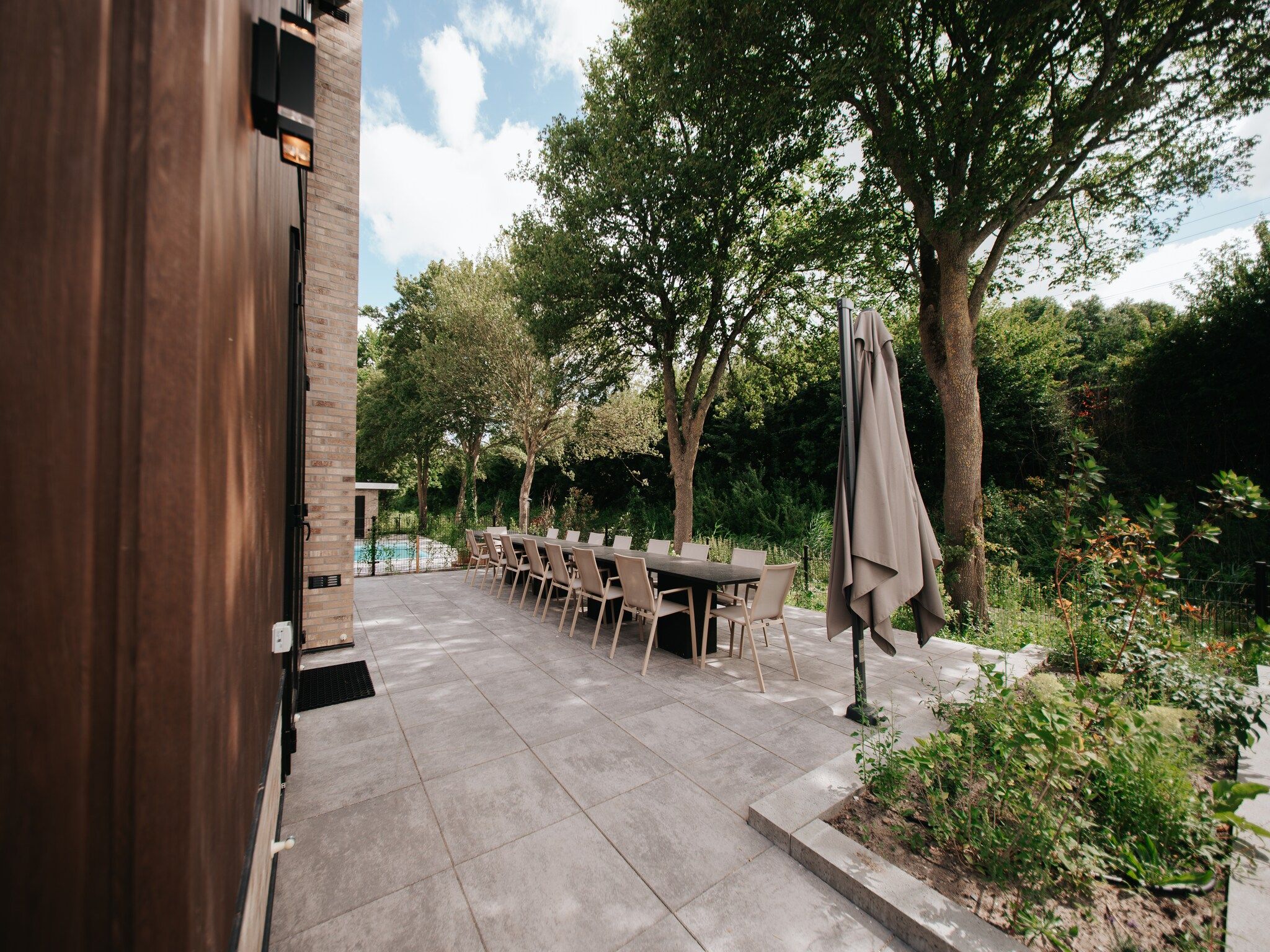 Het terras van Villa Watergloed | 16 personen in Waarland