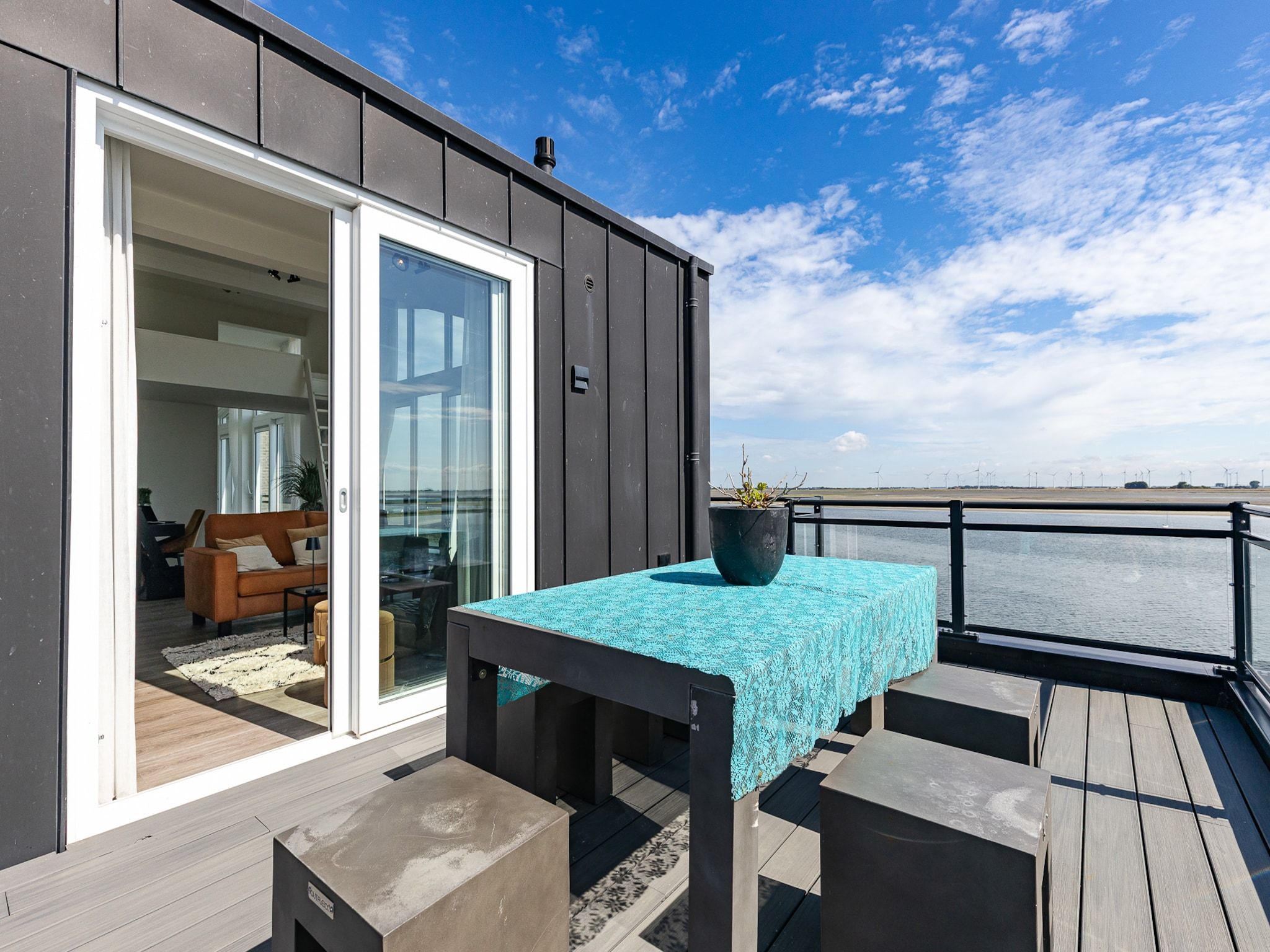 Het terras van Penthouse at the beach - with balcony | No. 26 - 2 Pers.  | Vista Maris in Sint-Annaland