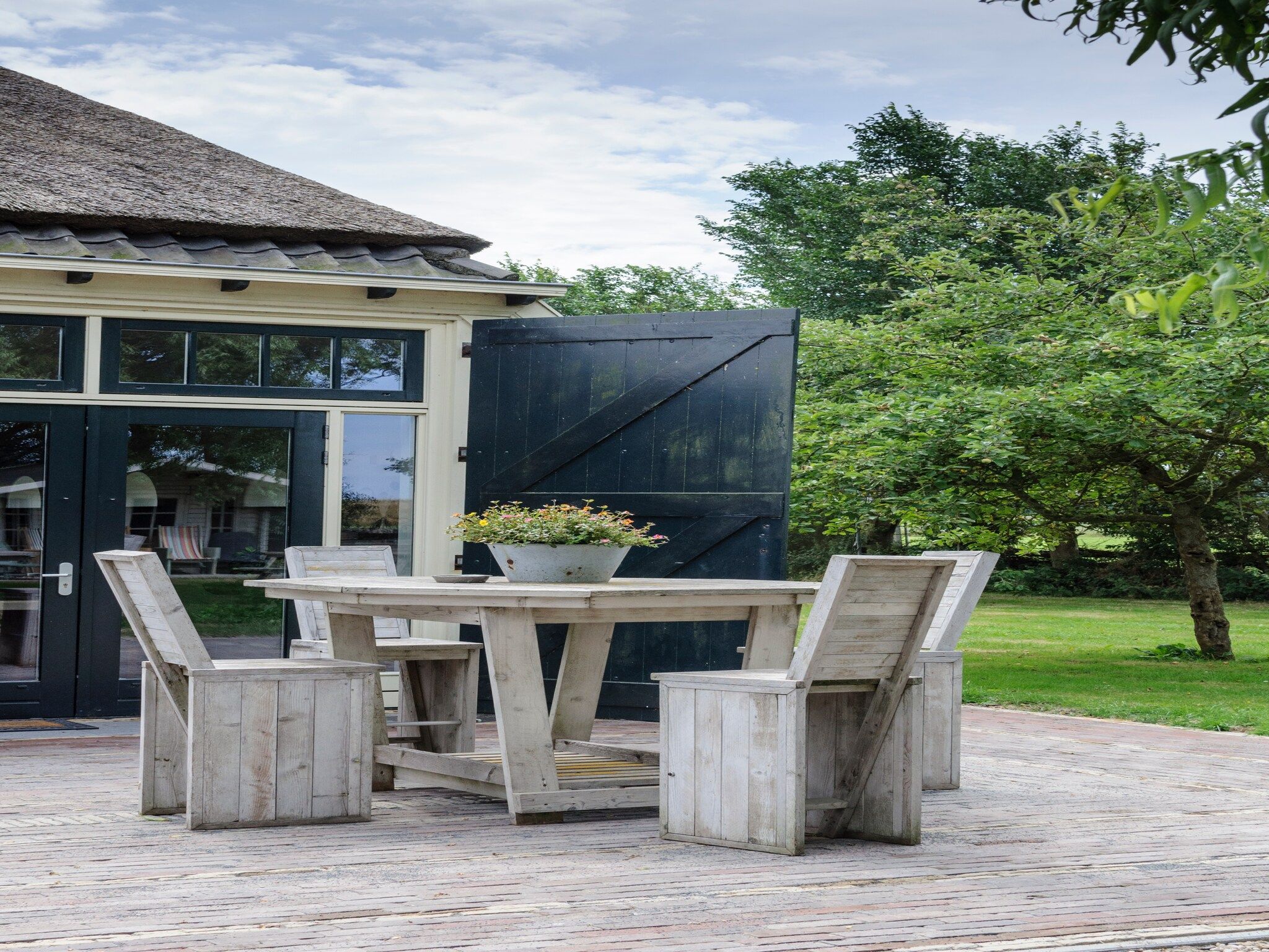 Het terras van Groepsaccomodatie - Balkenhoeve in Schagen