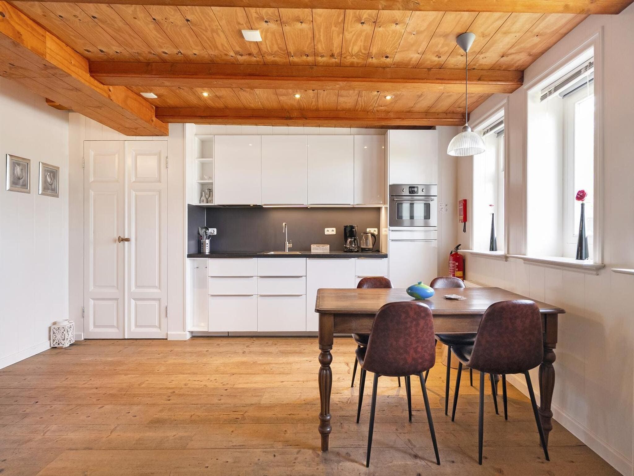De eetkamer van Appartement Dijkzicht in Schagen