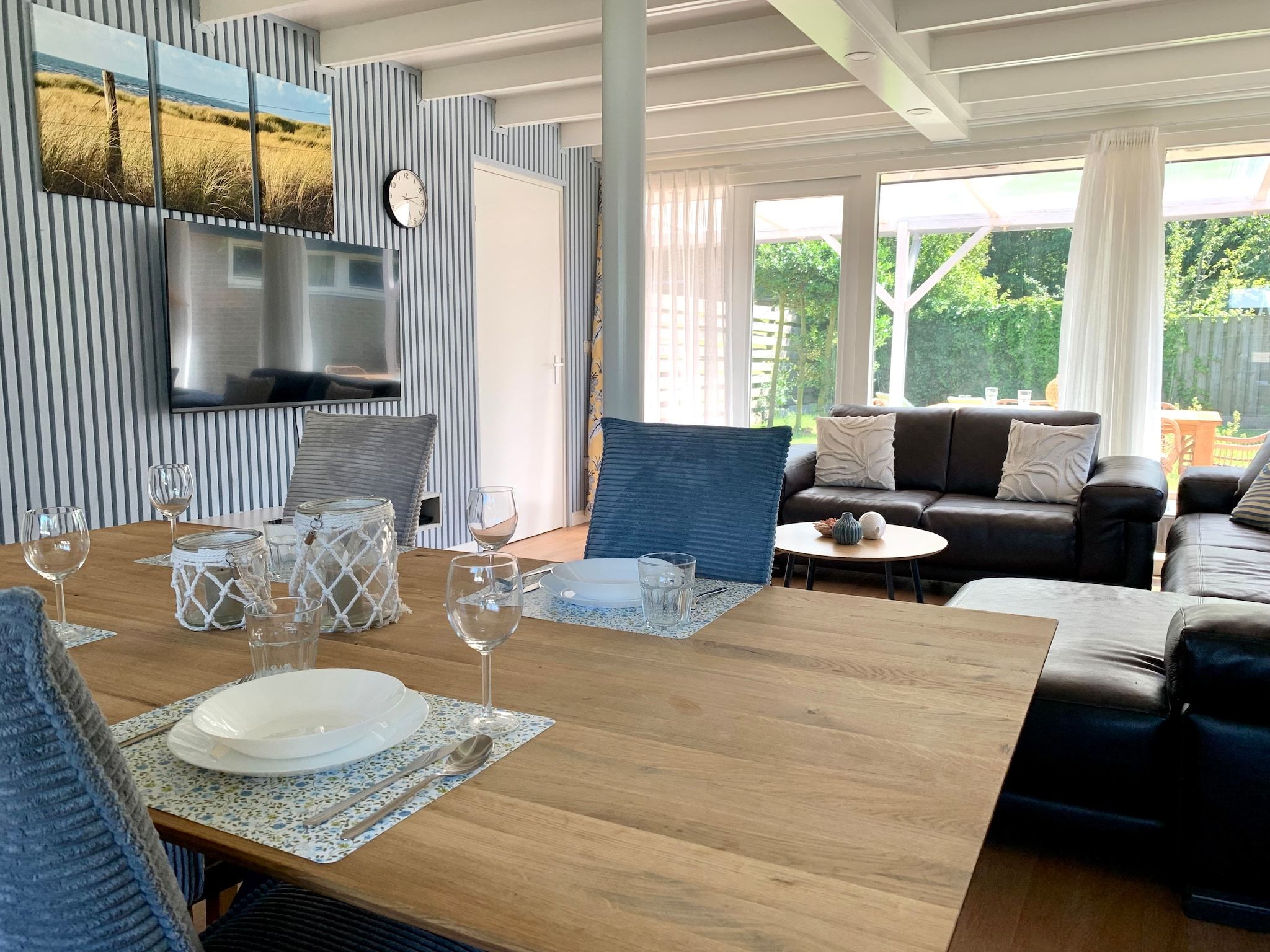 De eetkamer van Wildrijk 075 in Sint Maartenszee