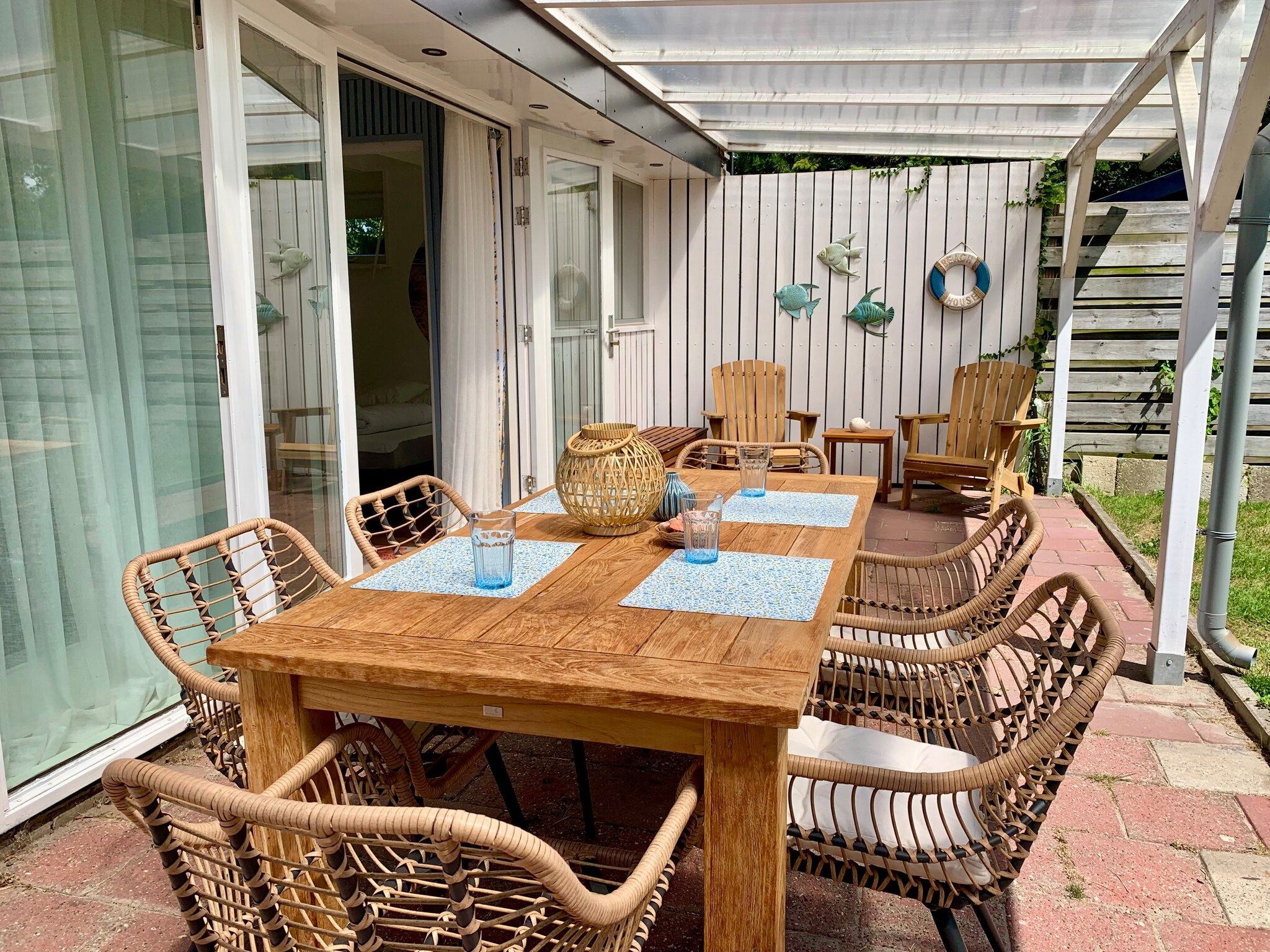 Het terras van Wildrijk 075 in Sint Maartenszee