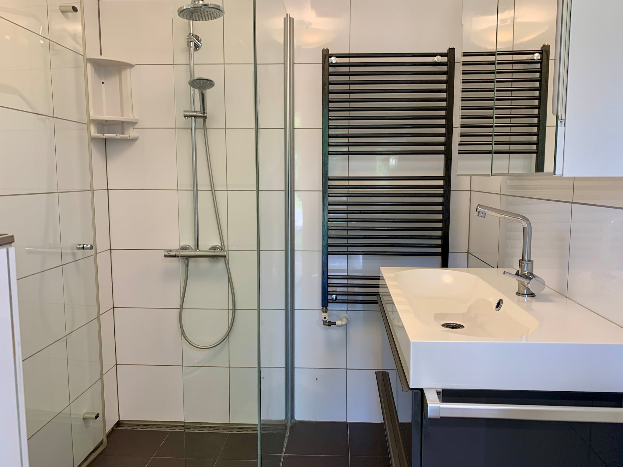 De badkamer van Wildrijk 075 in Sint Maartenszee