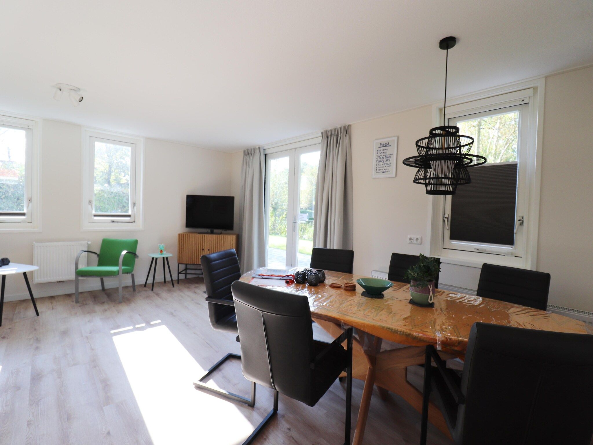 De eetkamer van Chaletwoning in Sint Nicolaasga