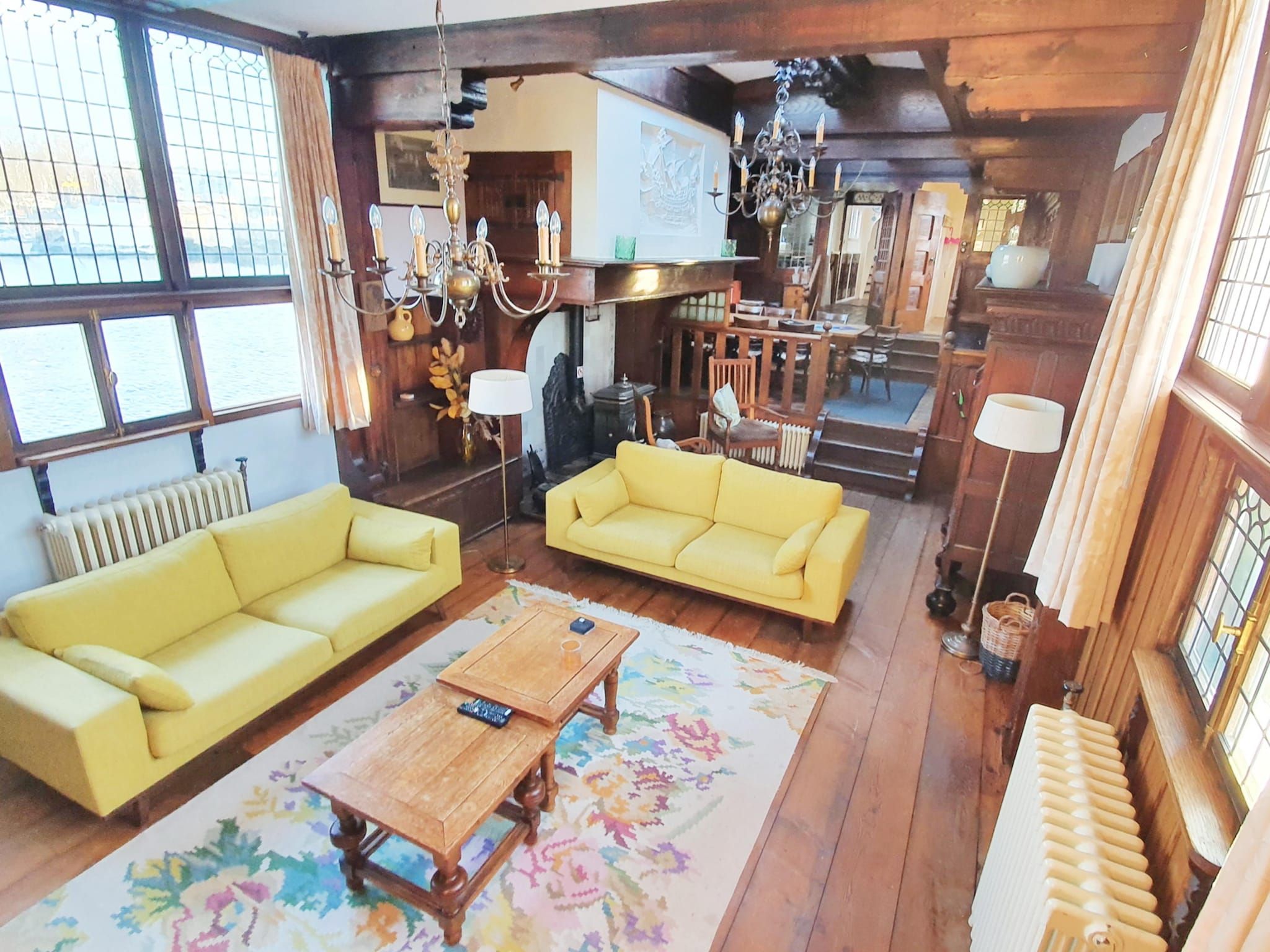 De woonkamer van De Zwerver Naarden in Naarden