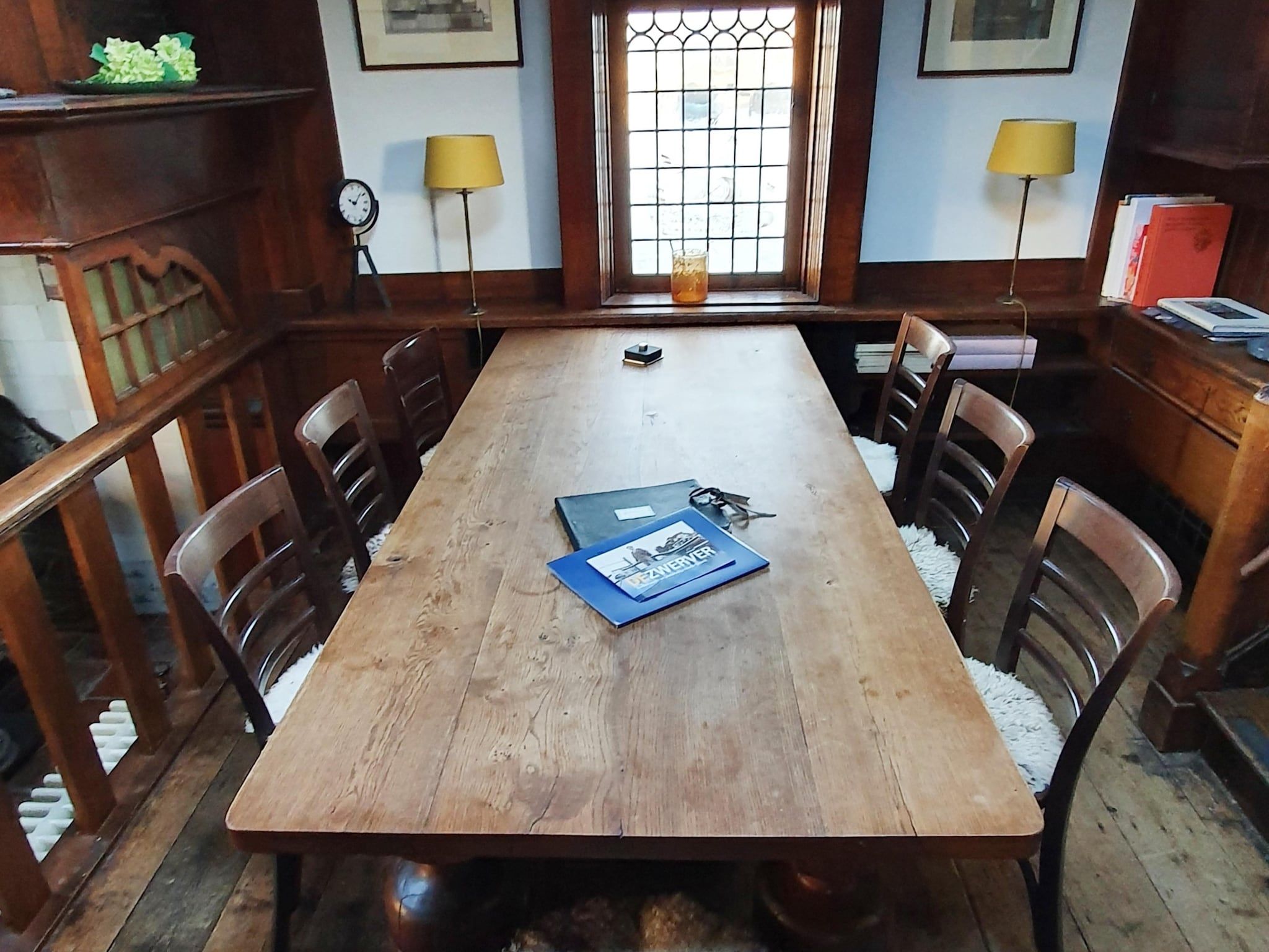 De eetkamer van De Zwerver Naarden in Naarden