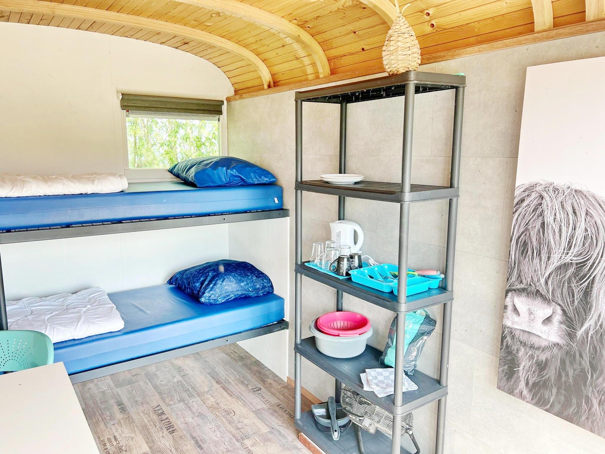Een slaapkamer van Tiny Wagons Marina Muiderzand Almere (Nr 1-6) in Almere