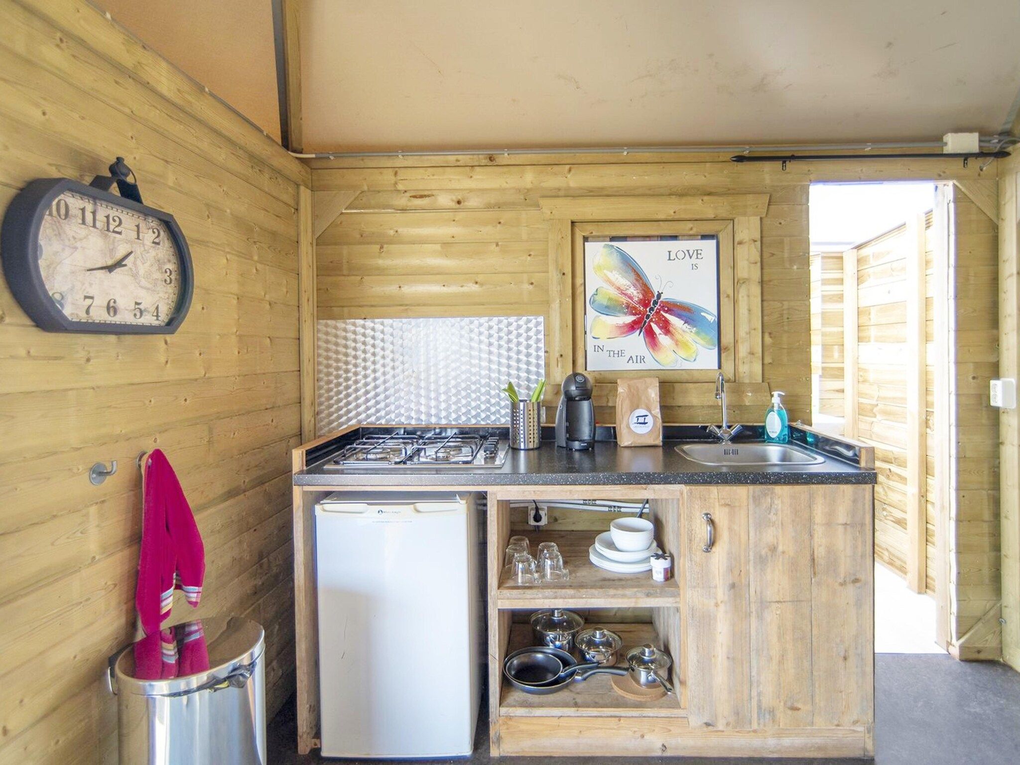 De keuken van Dune home 4 people, with private sanitary facilities in Almere
