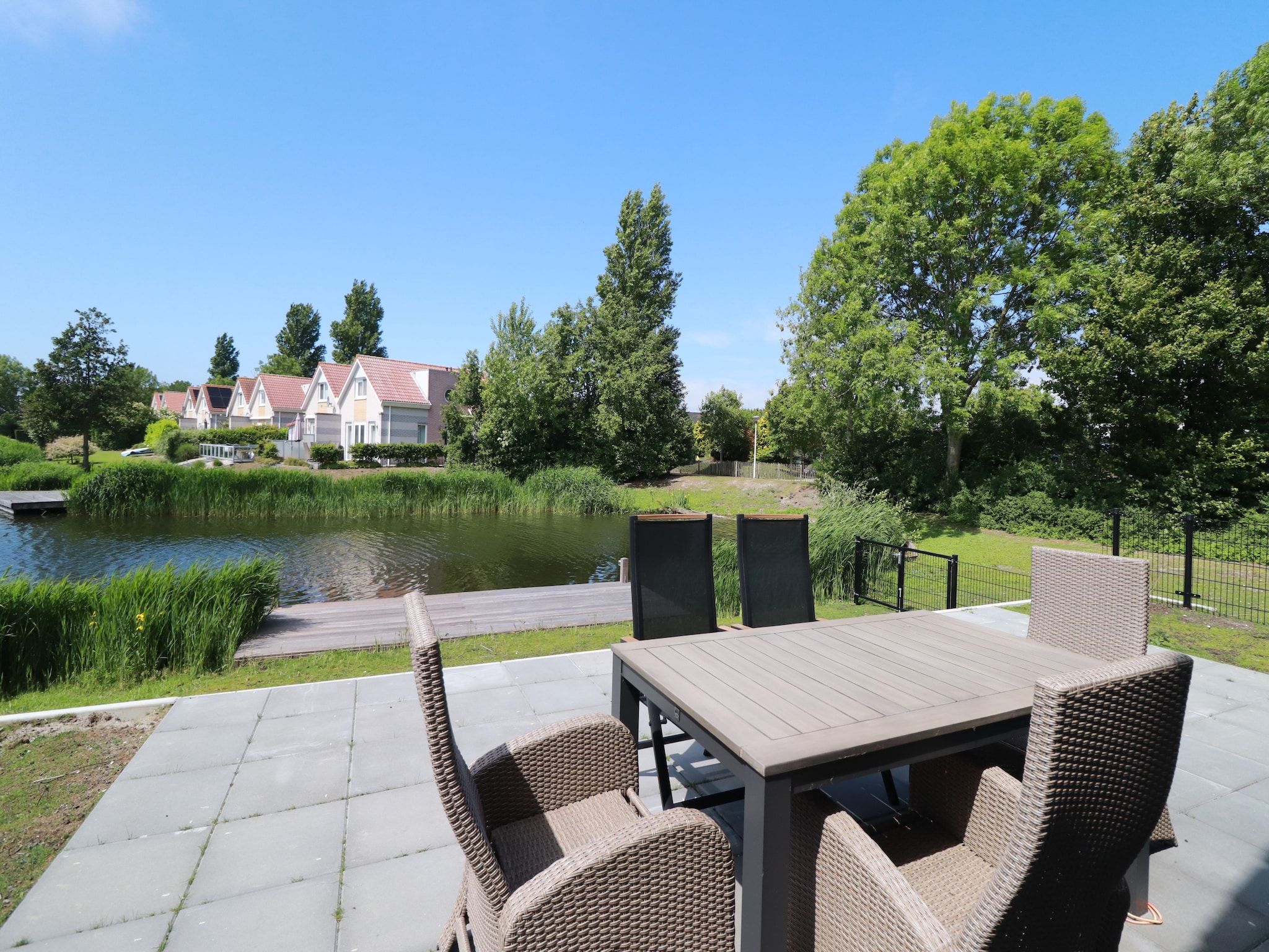 Het terras van Solo+ XL - 6 persons in Makkum