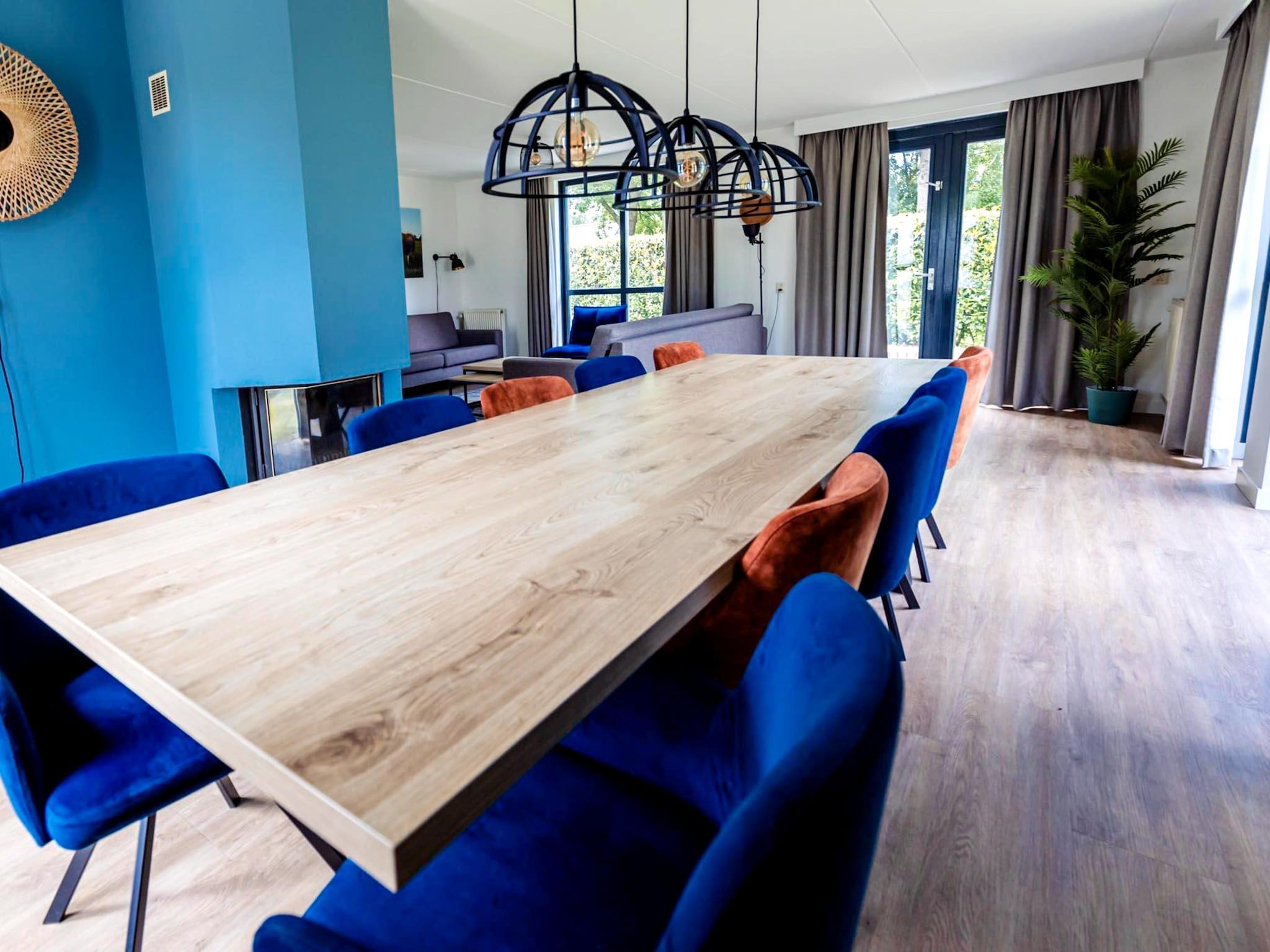 De eetkamer van 8 - Persons Family bungalow in Ewijk