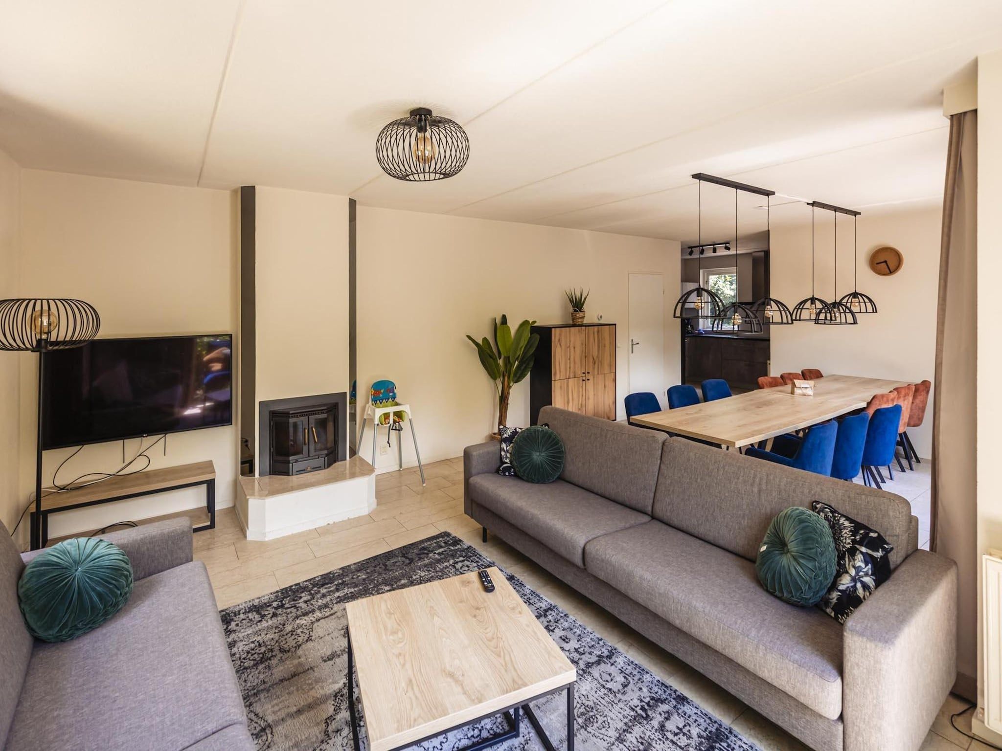 De woonkamer van 12 - Persons Family Bungalow in Ewijk