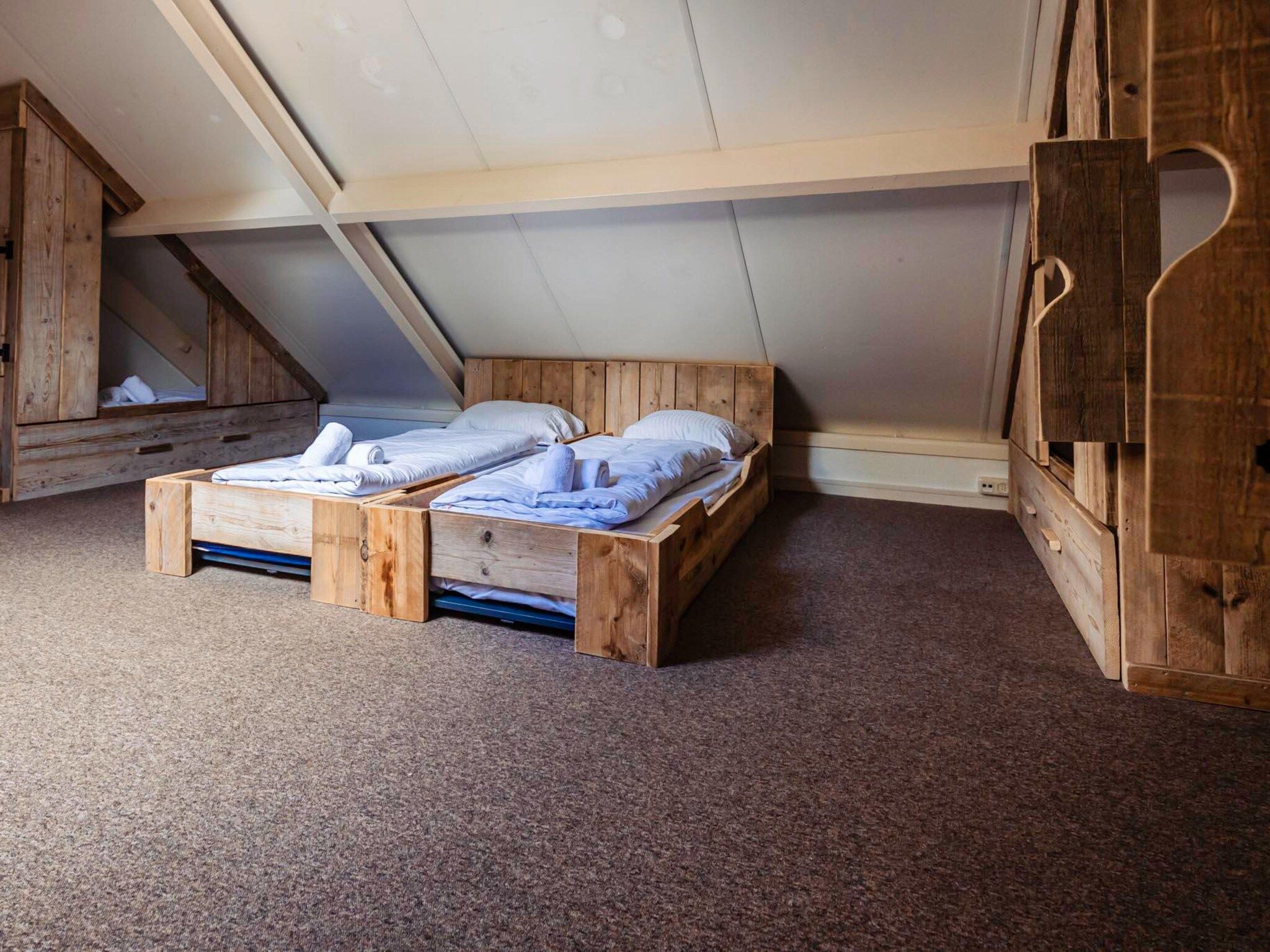 Een slaapkamer van 16 - Persons Family bungalow in Ewijk