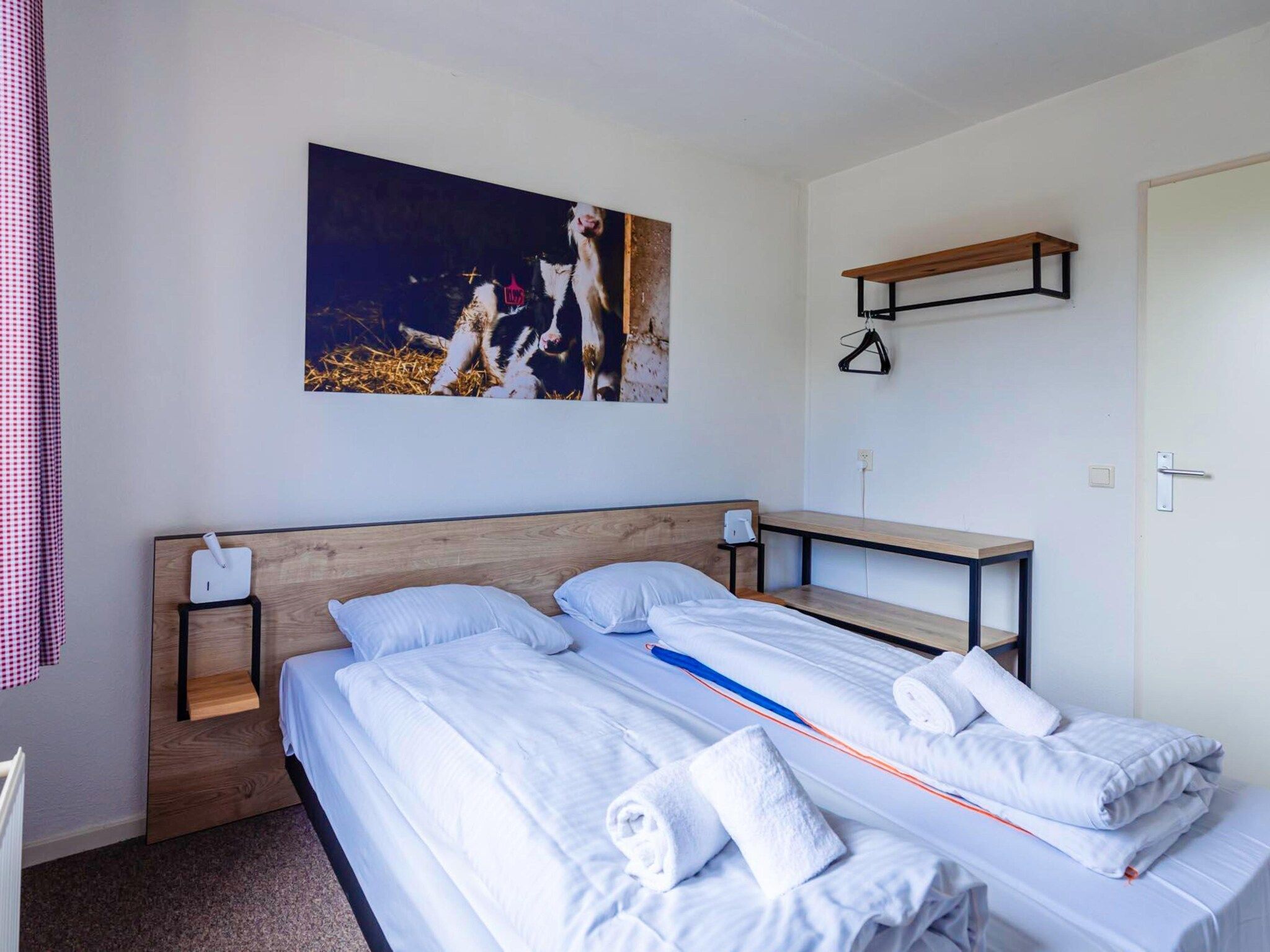 Een slaapkamer van 16 - Persons Family bungalow in Ewijk