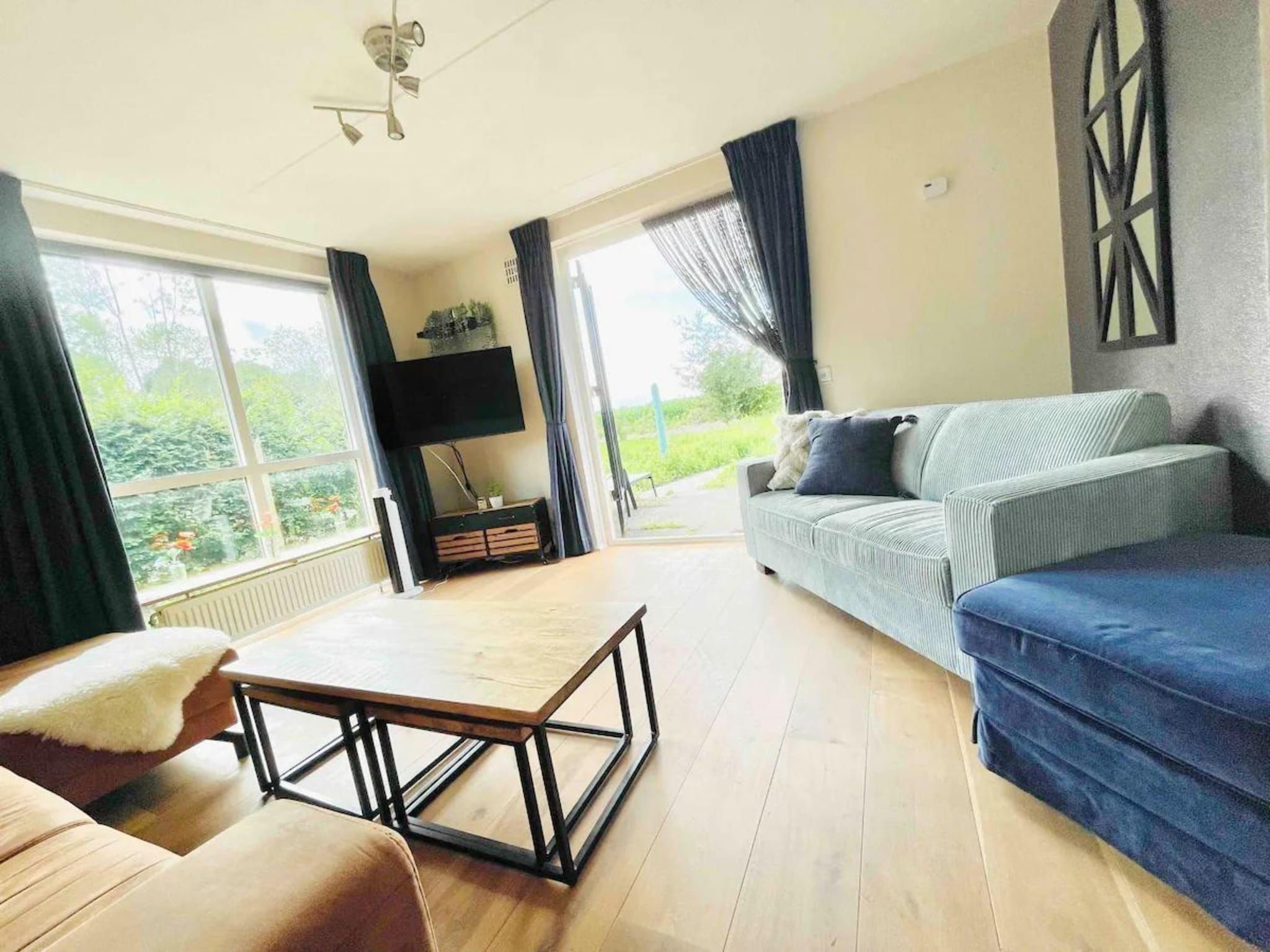 De woonkamer van 6 - Person Forest Pet & Family Bungalow in Ewijk