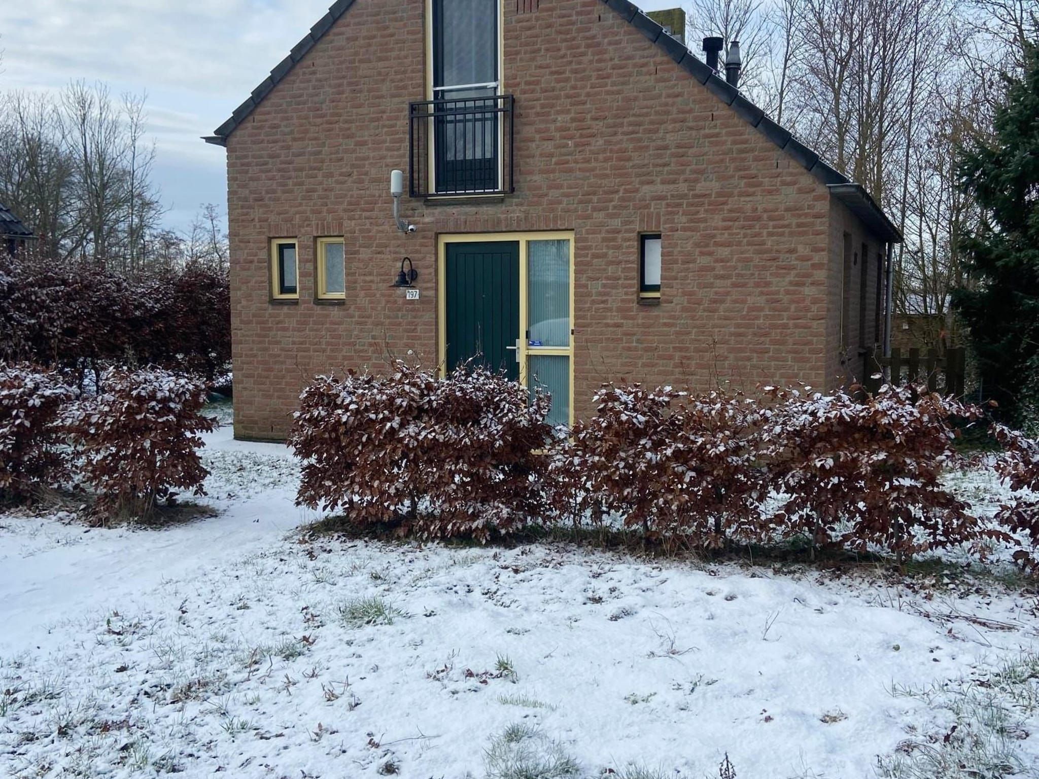 De buitenkant van 6 - Person Forest Pet & Family Bungalow in Ewijk