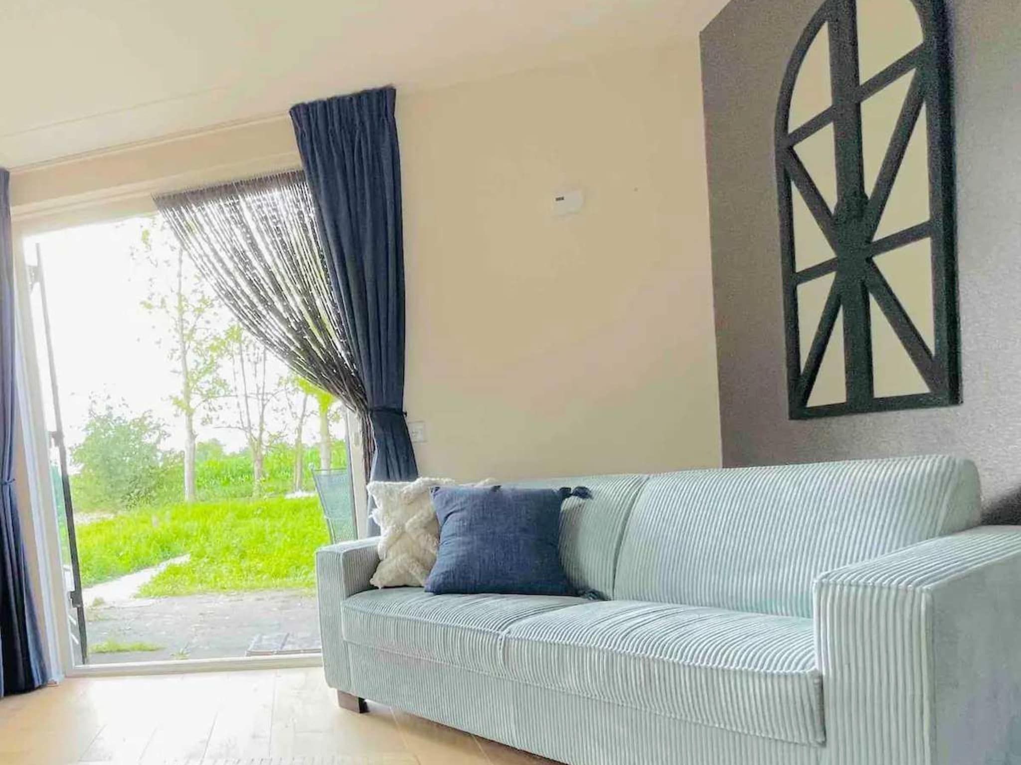 De woonkamer van 6 - Person Forest Pet & Family Bungalow in Ewijk