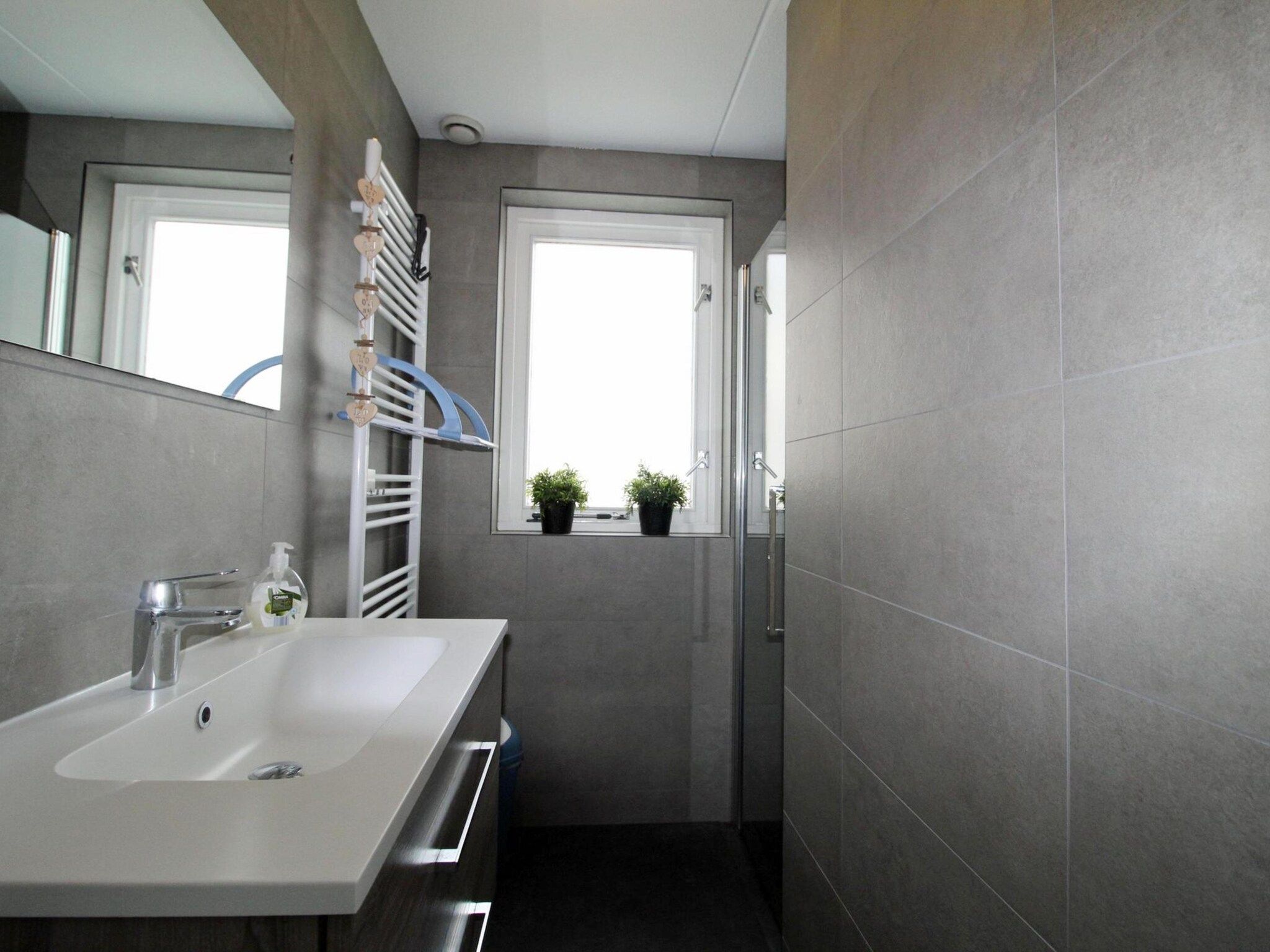 De badkamer van 6 - Person Forest 28 Bungalow in Ewijk