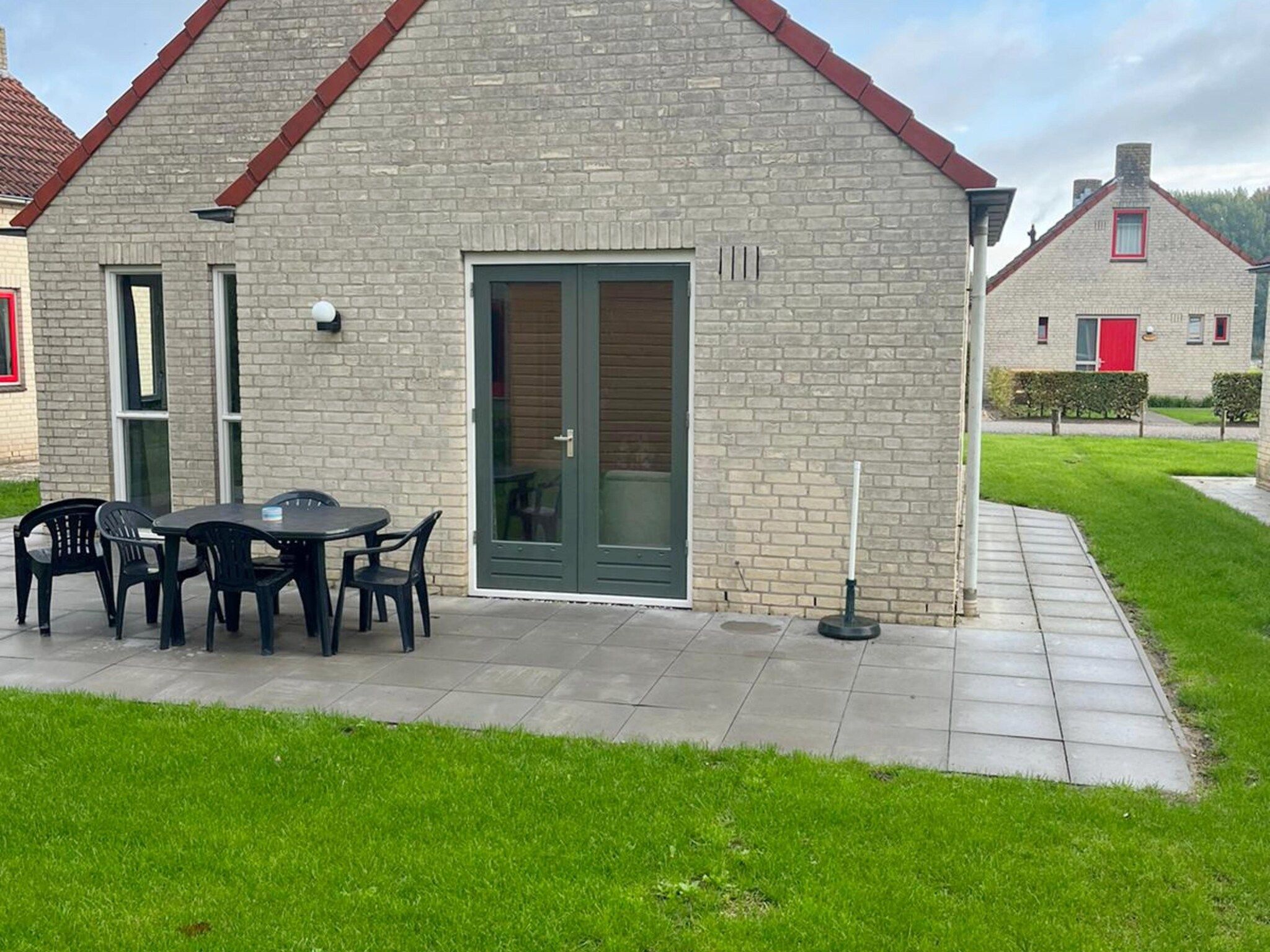 Het terras van 6 - Person Forest 28 Bungalow in Ewijk