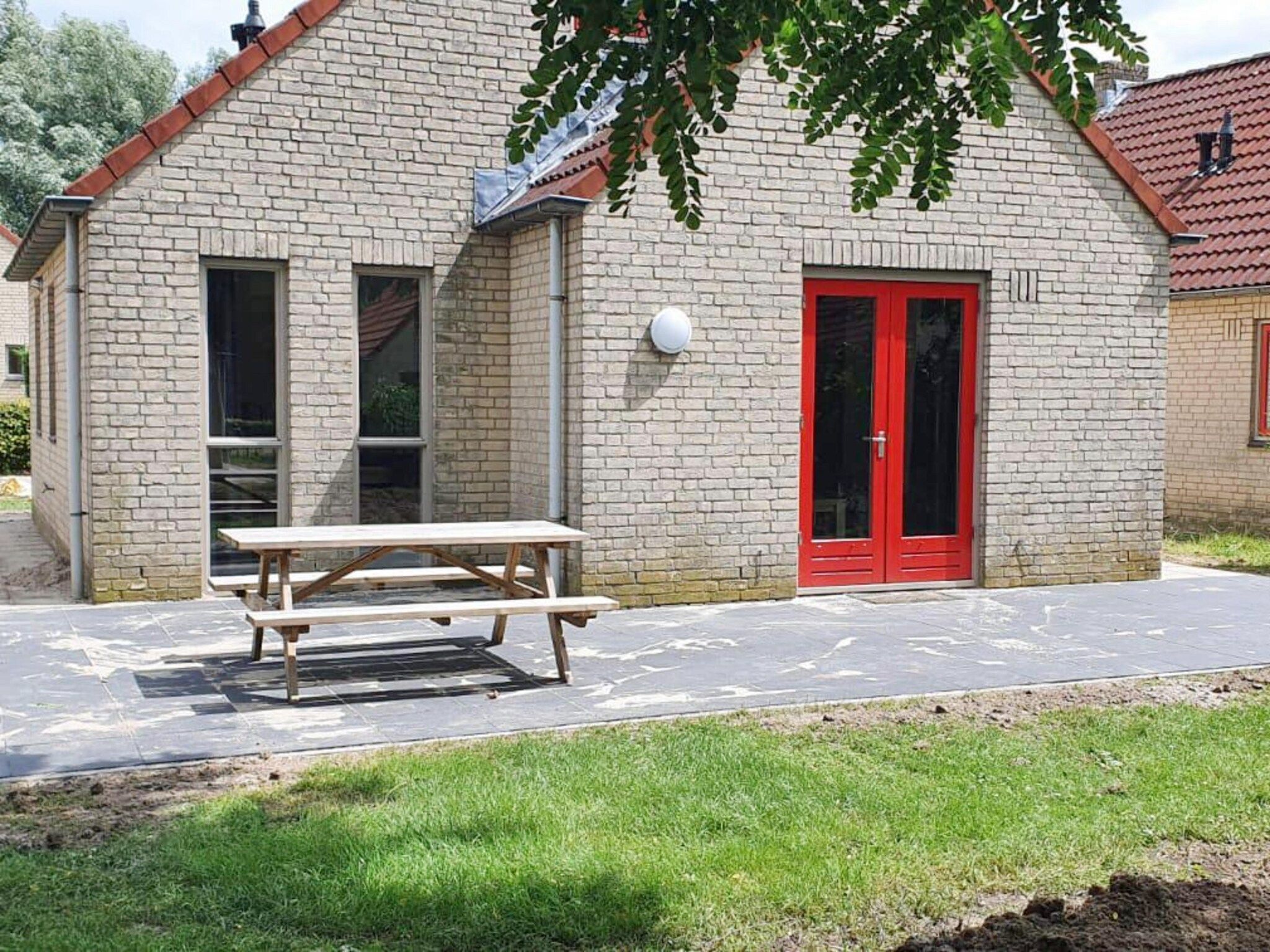 Het terras van 5 - Person Forest 10 Bungalow in Ewijk