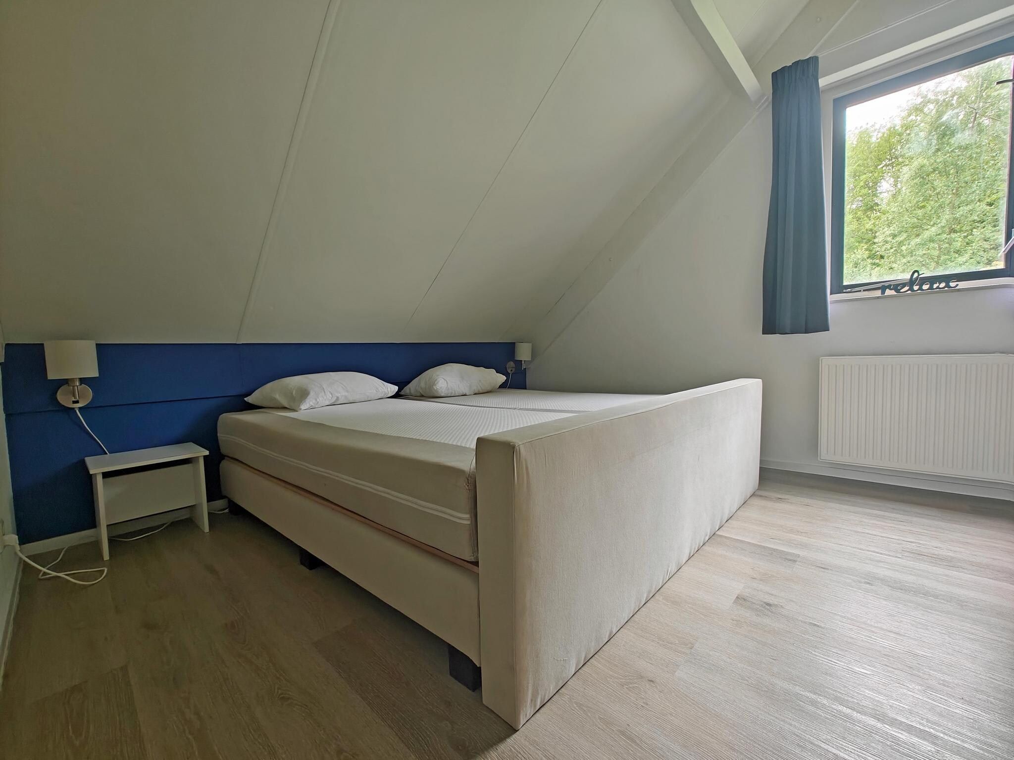 Een slaapkamer van 4 - Persons Lakeside Bungalow (copy) (copy) in Ewijk