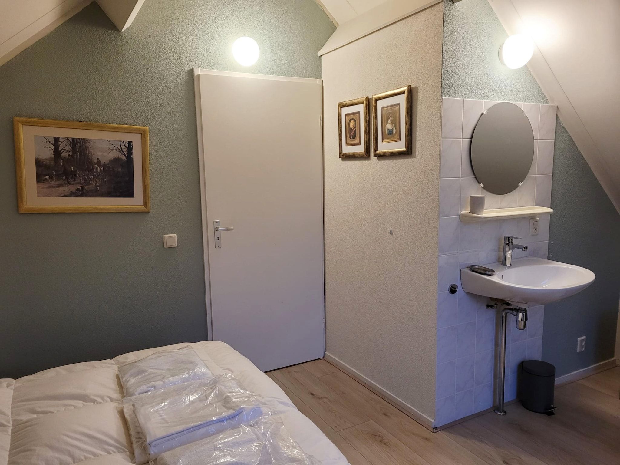 Een slaapkamer van 6 - Person Forest Pet & Family Bungalow in Ewijk