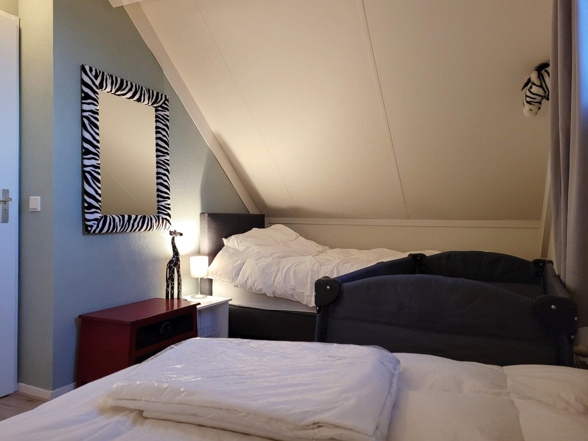 Een slaapkamer van 6 - Person Forest Pet & Family Bungalow in Ewijk