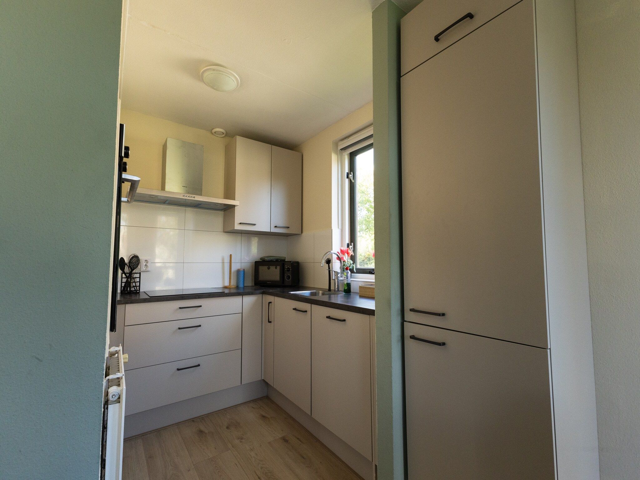 De keuken van 6 - Persons Forest Bungalow (copy) in Ewijk