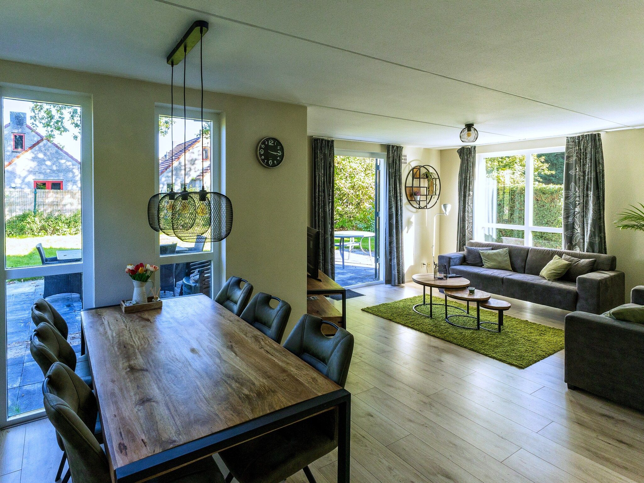 De eetkamer van 6 - Persons Forest Bungalow (copy) in Ewijk