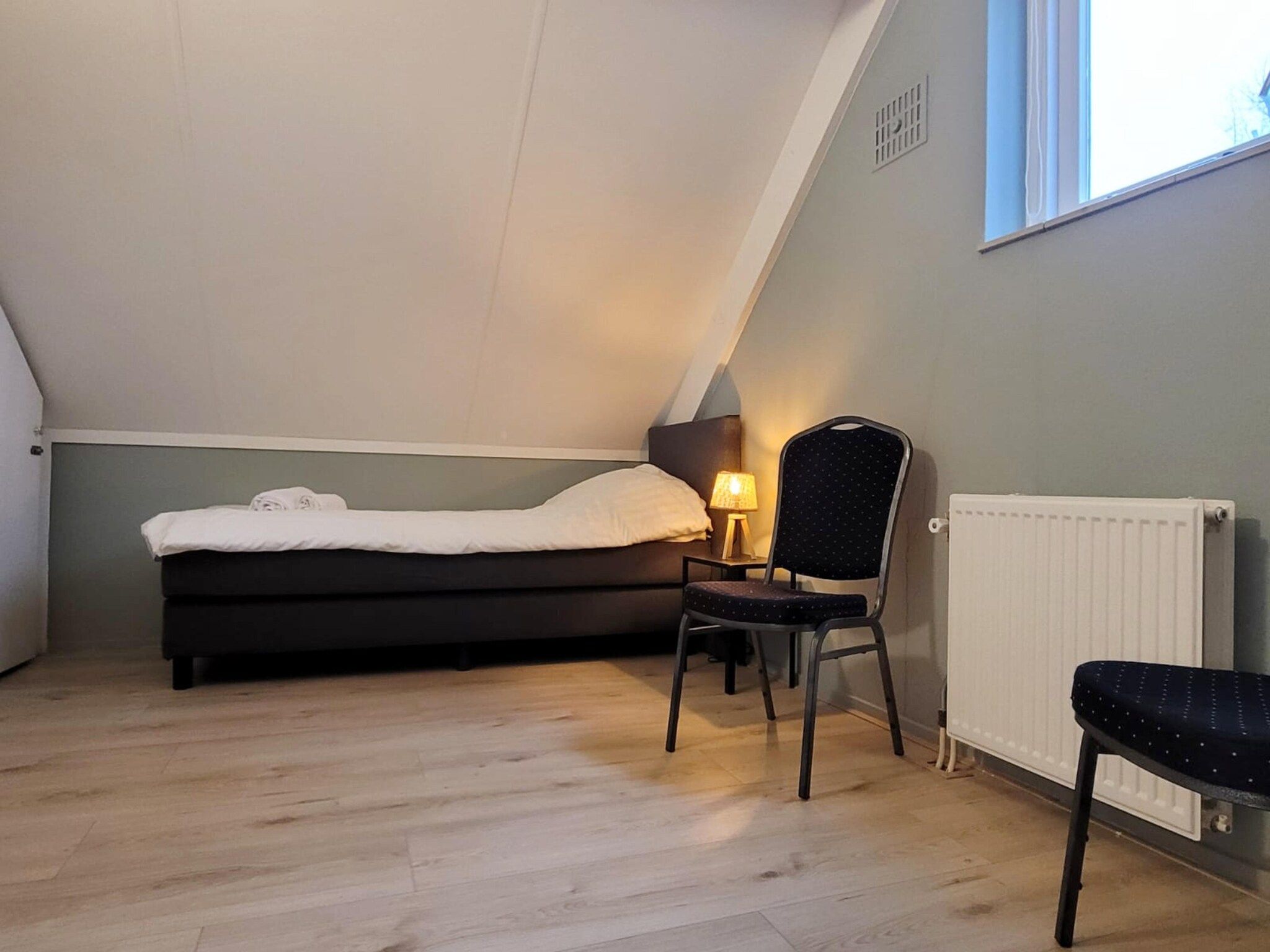 Een slaapkamer van 6 - Persons Forest Bungalow (copy) in Ewijk