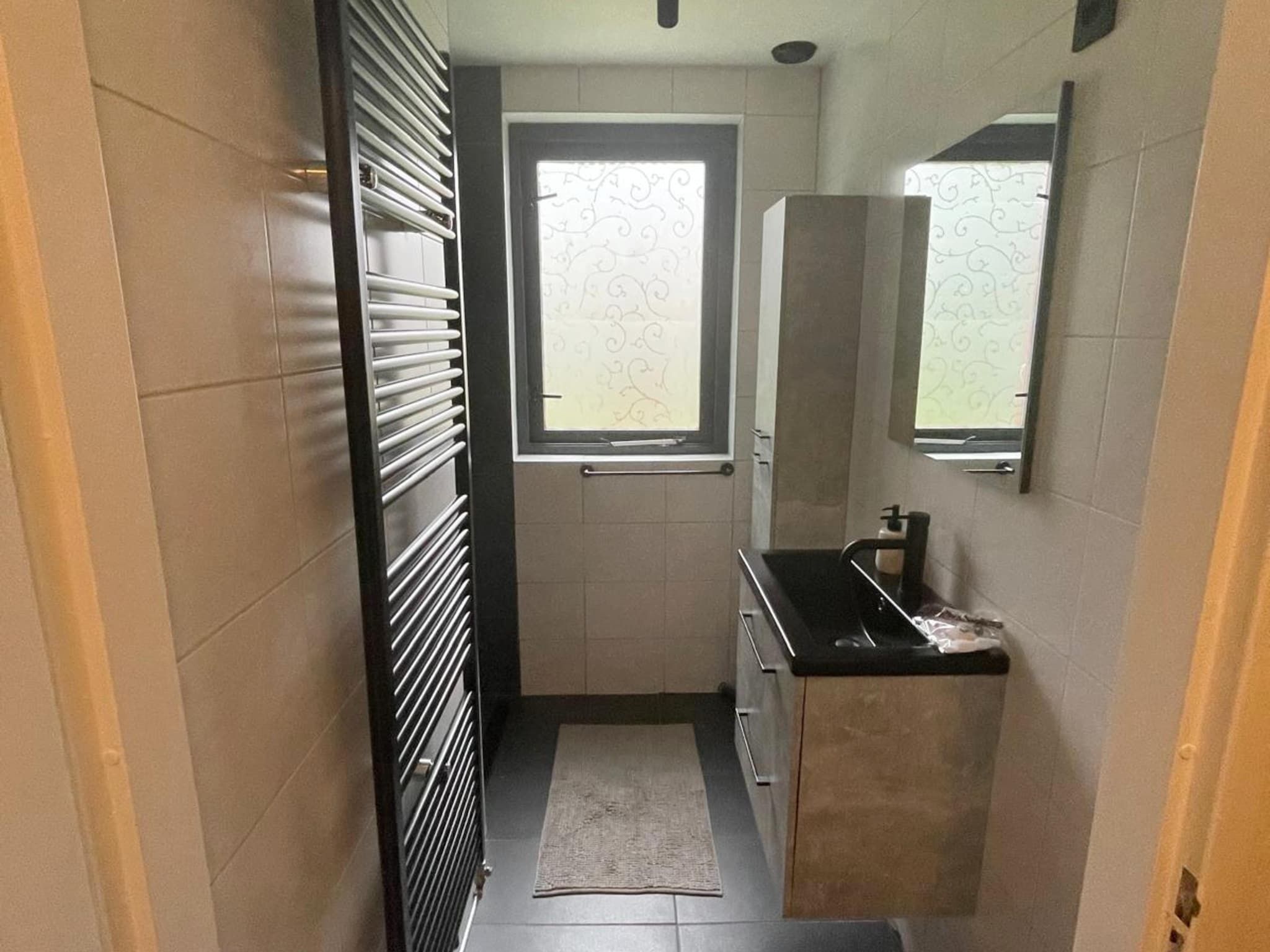 De badkamer van 6 - Persons Lakeside Bungalow (copy) in Ewijk