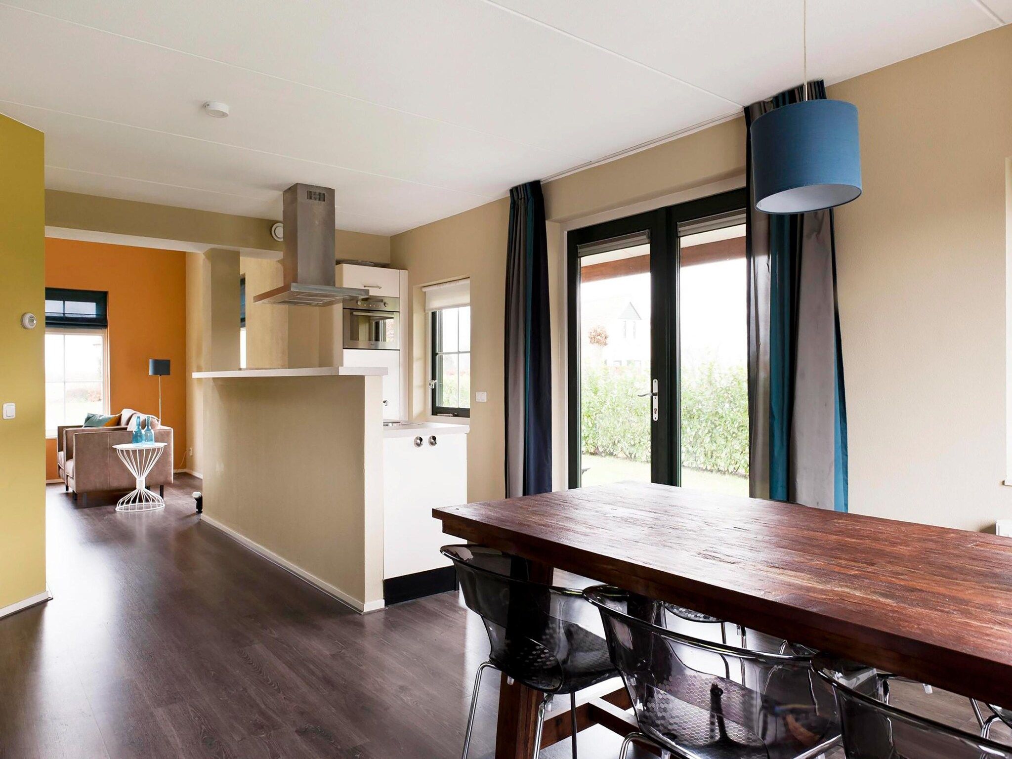 De eetkamer van 8 pers. Heerd Wellness de luxe in Vlagtwedde